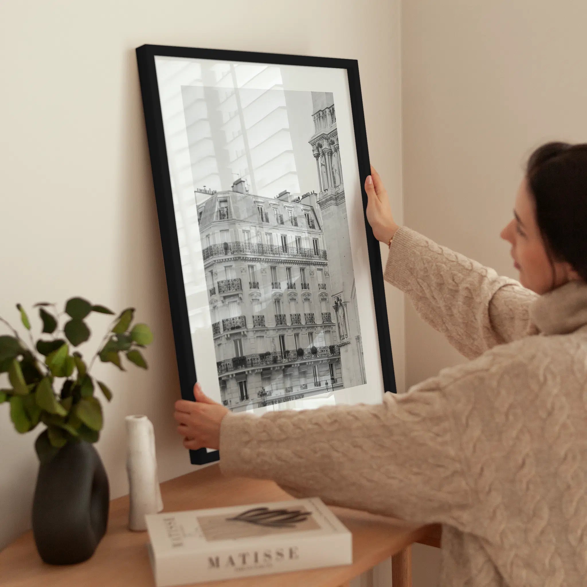 Paris Architecture wird aufgehängt