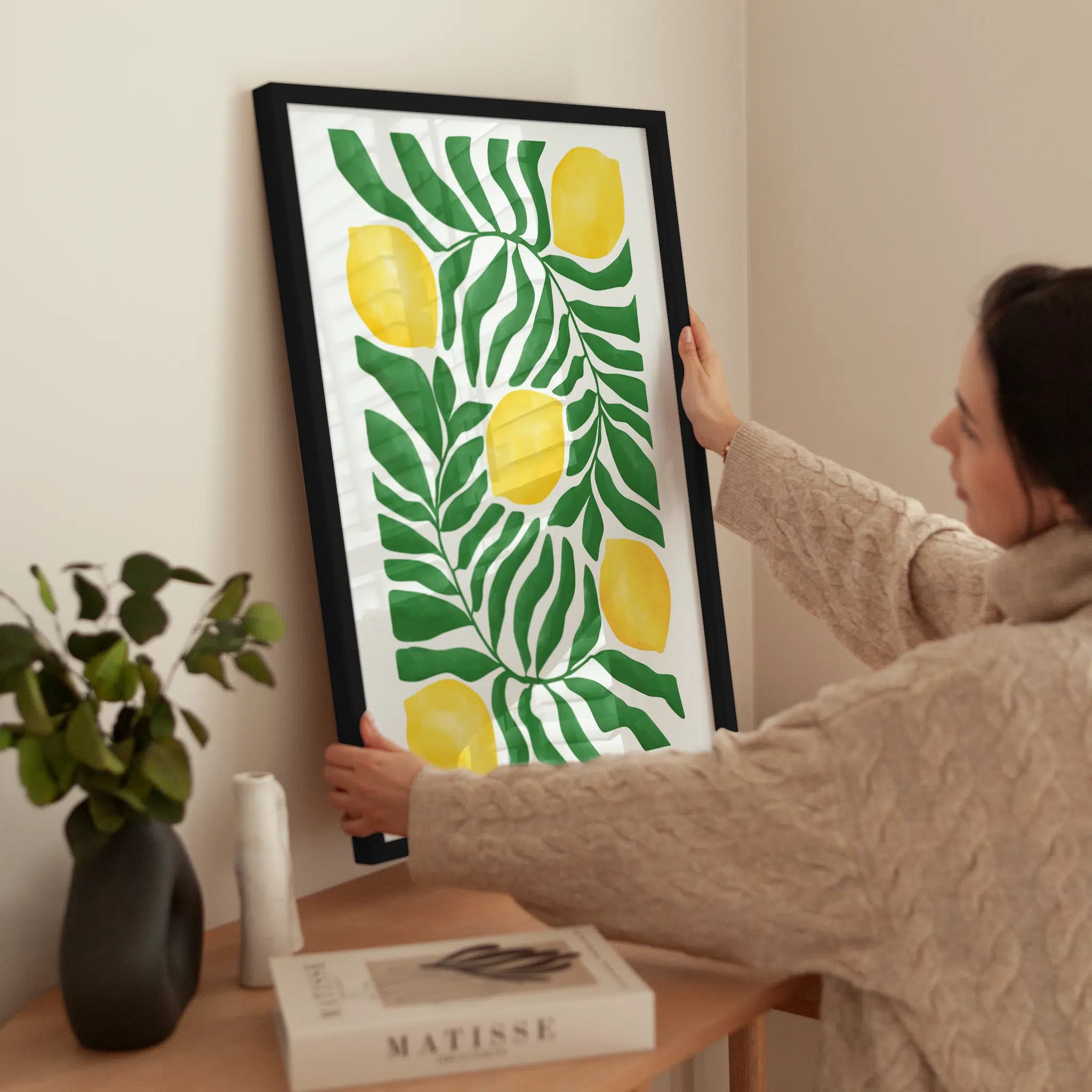 Citrus in Leaves wird aufgehängt