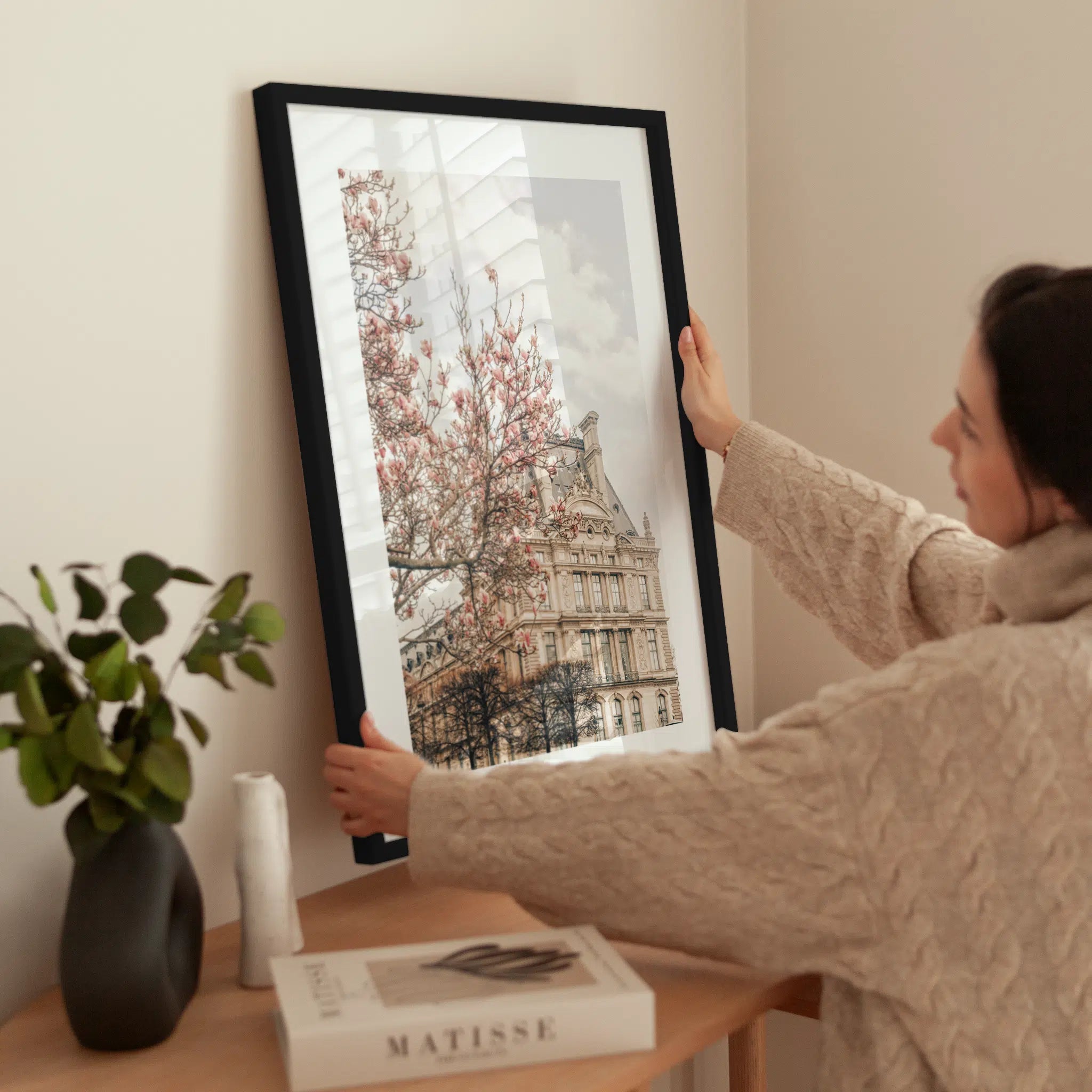 Cherry Blossoms at Versaille wird aufgehängt
