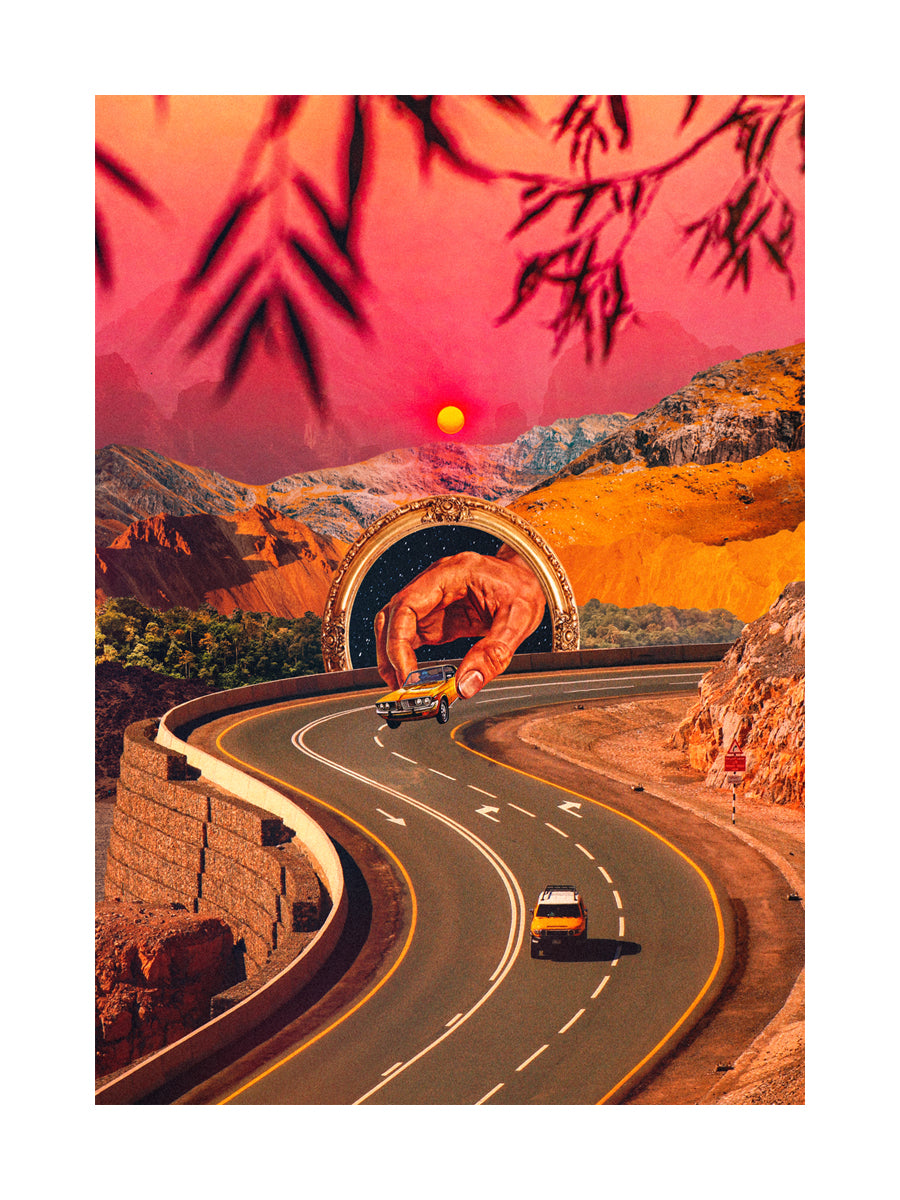 Poster mit einer kurvigen Straße, surrealen Landschaft, rosa Himmel, gelben Bergen und einer Hand, die ein Auto hält.