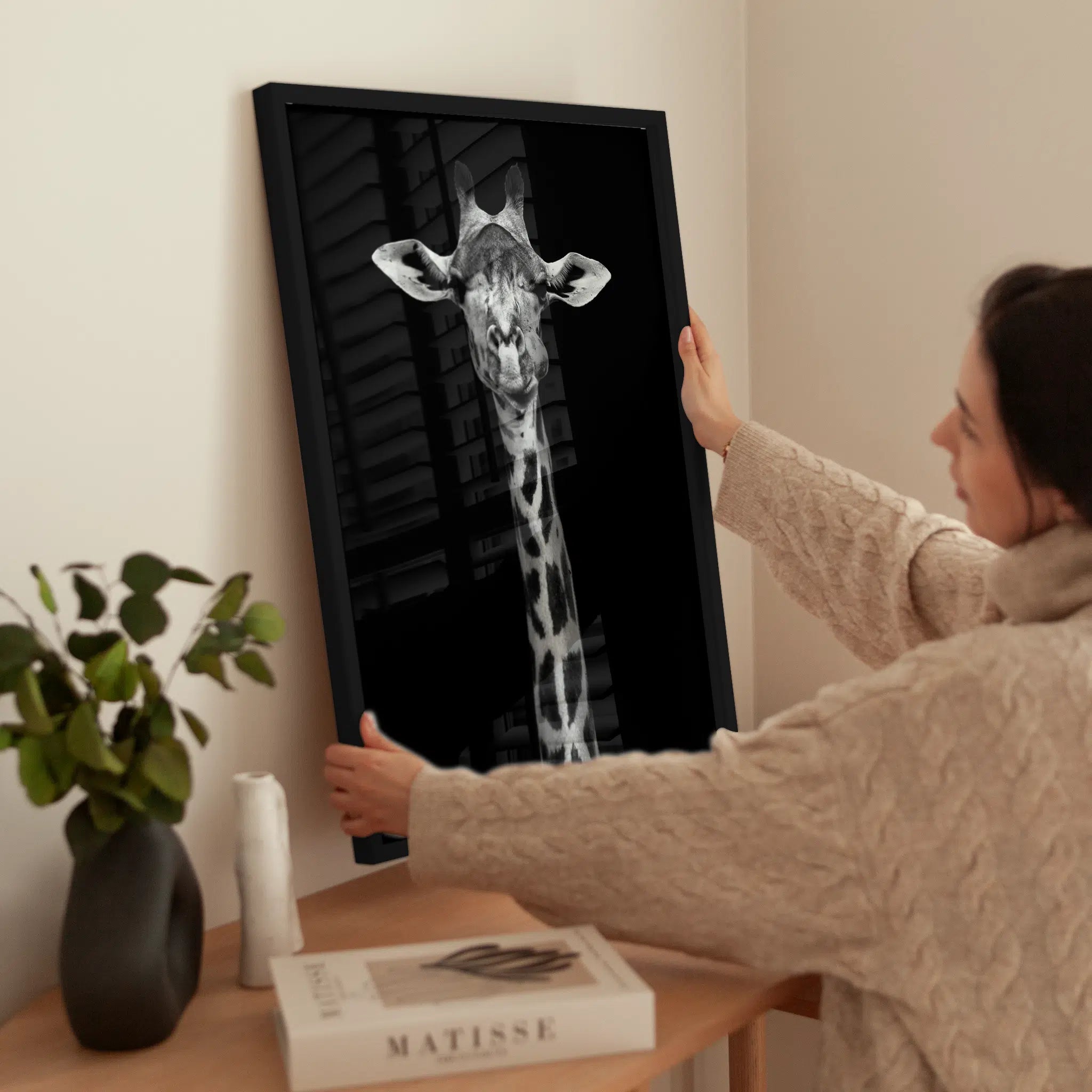 Giraffe Portrait wird aufgehängt