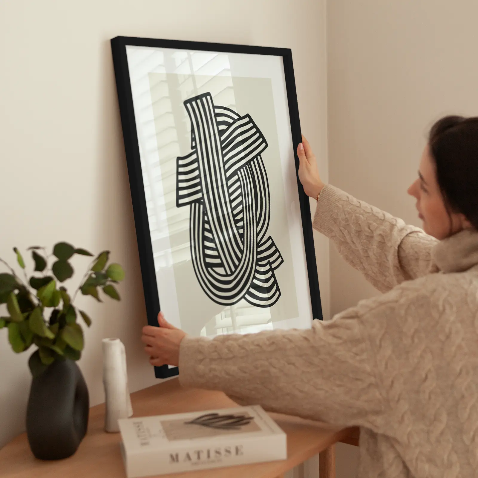 Woven Lines wird aufgehängt