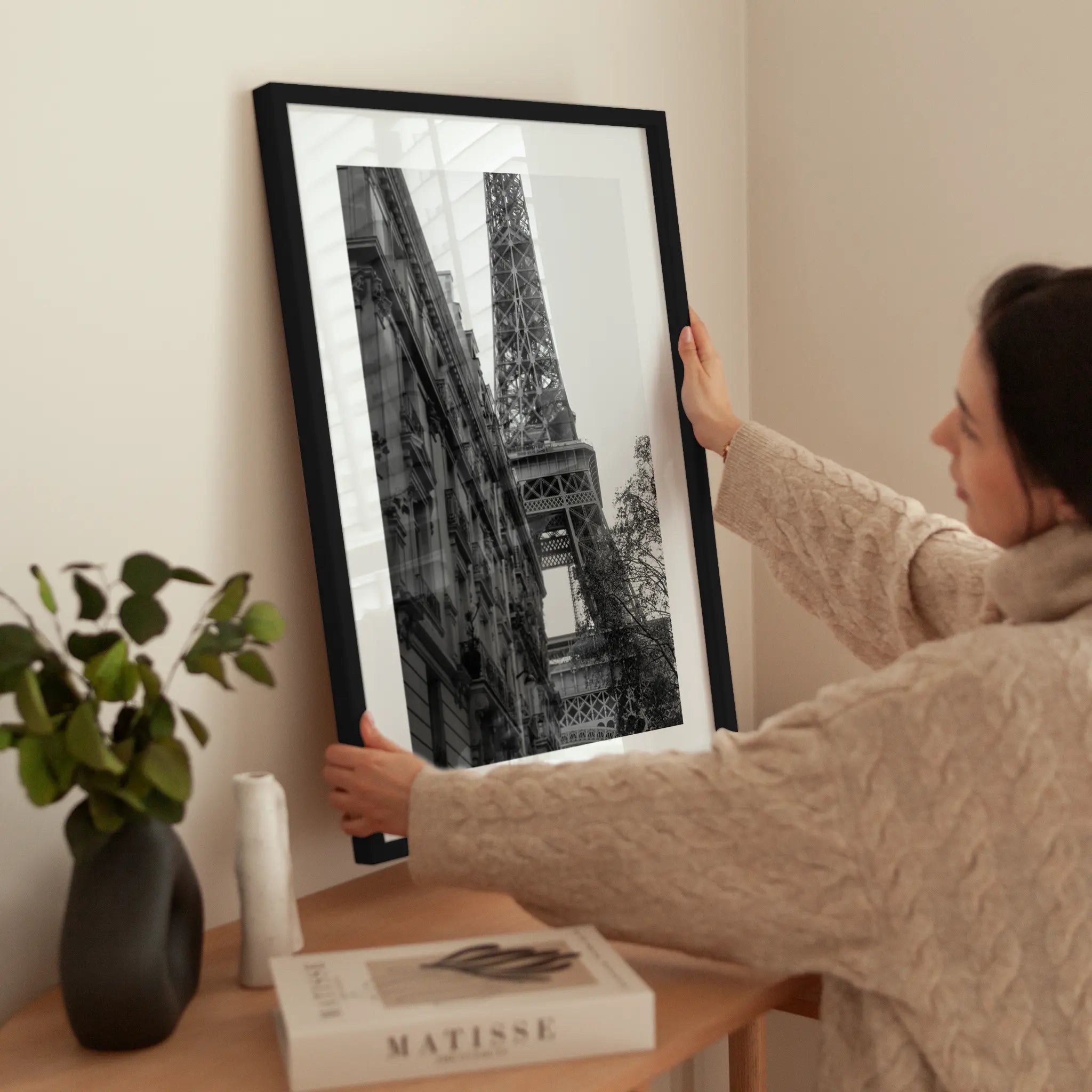 Parisian View wird aufgehängt
