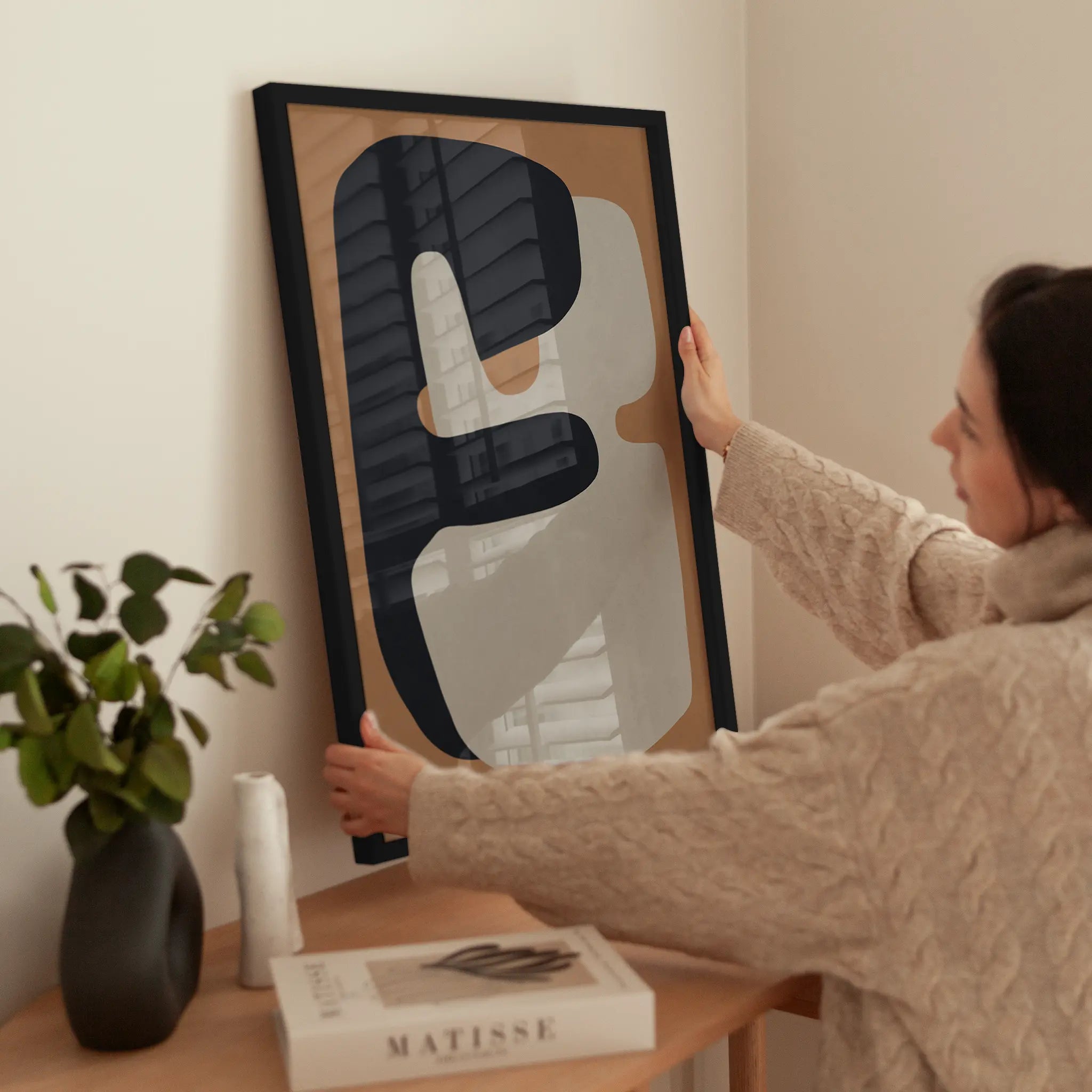 A Loving Hug wird aufgehängt