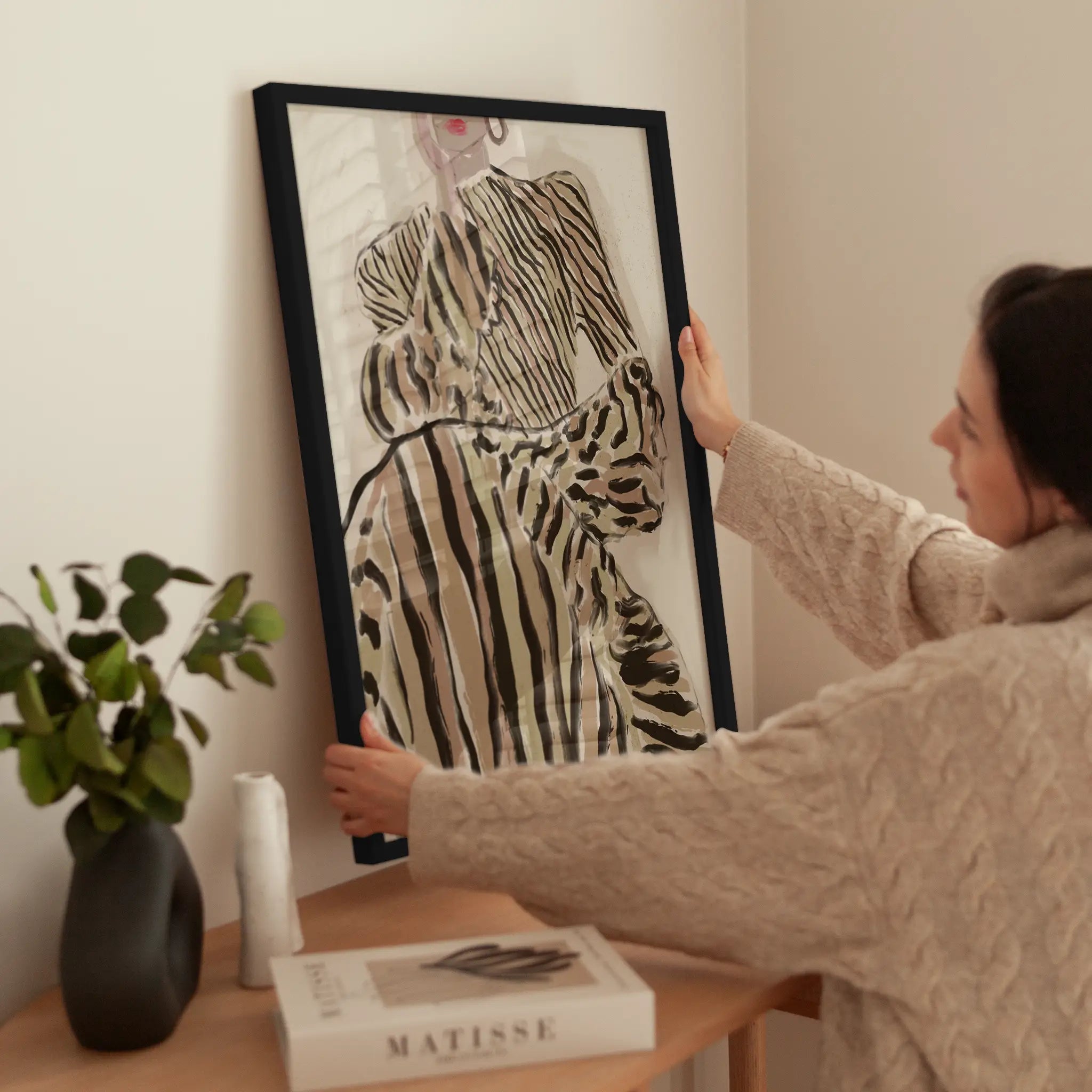 Abstract Striped Dress wird aufgehängt