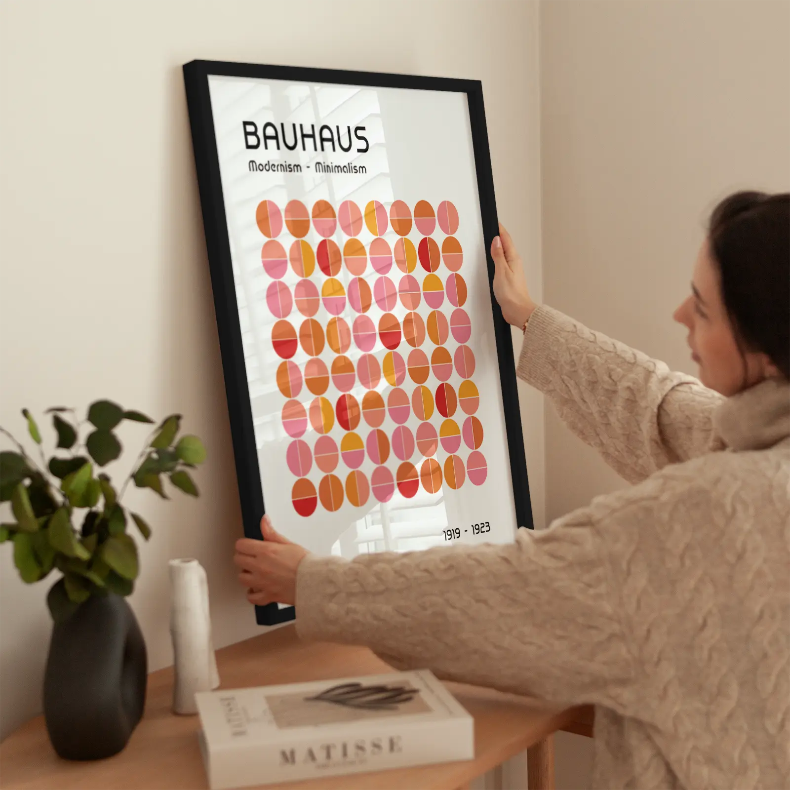 Amber Dimensions — Bauhaus 1923 wird aufgehängt