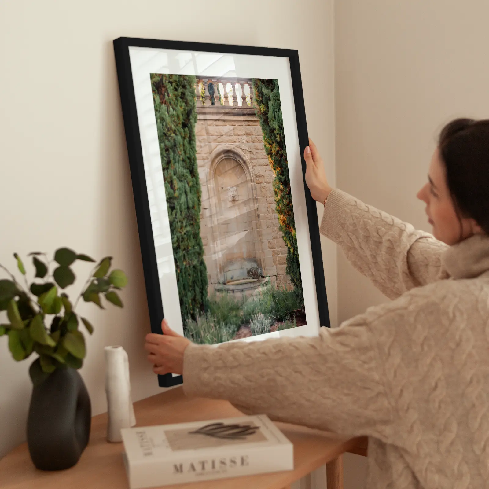Ancient Fountain wird aufgehängt