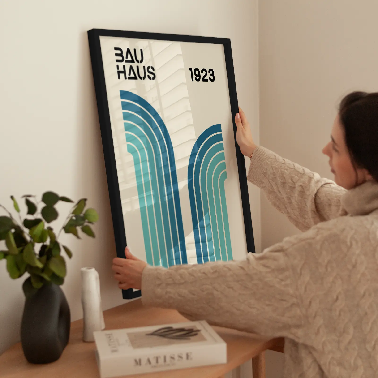 Arch Blue — Bauhaus 1923 wird aufgehängt