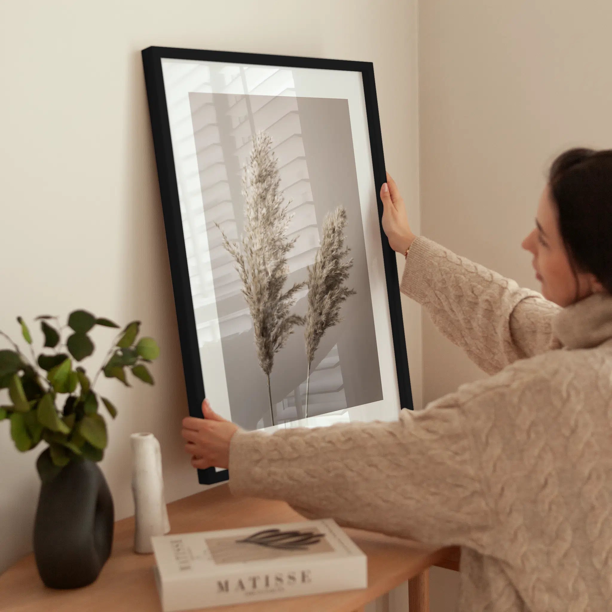 Beige Pampas wird aufgehängt