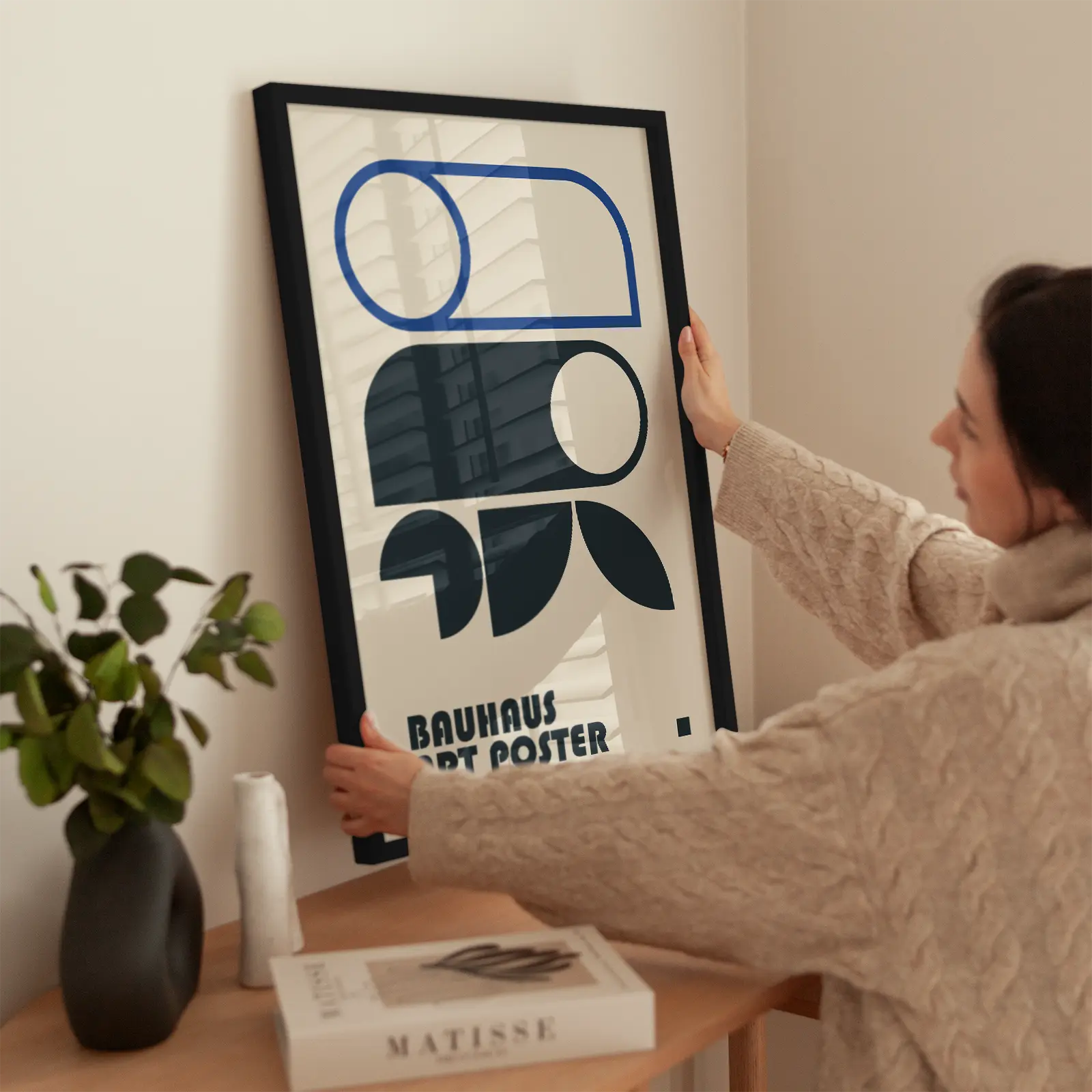 Blue Arcs — Bauhaus 1923 wird aufgehängt
