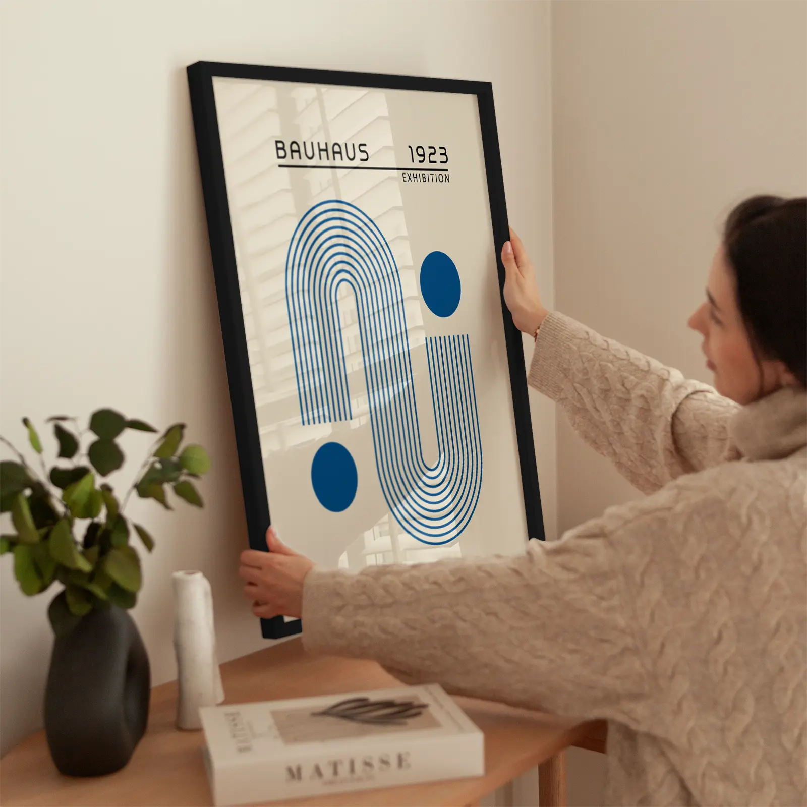 Blue Loops — Bauhaus 1923 wird aufgehängt