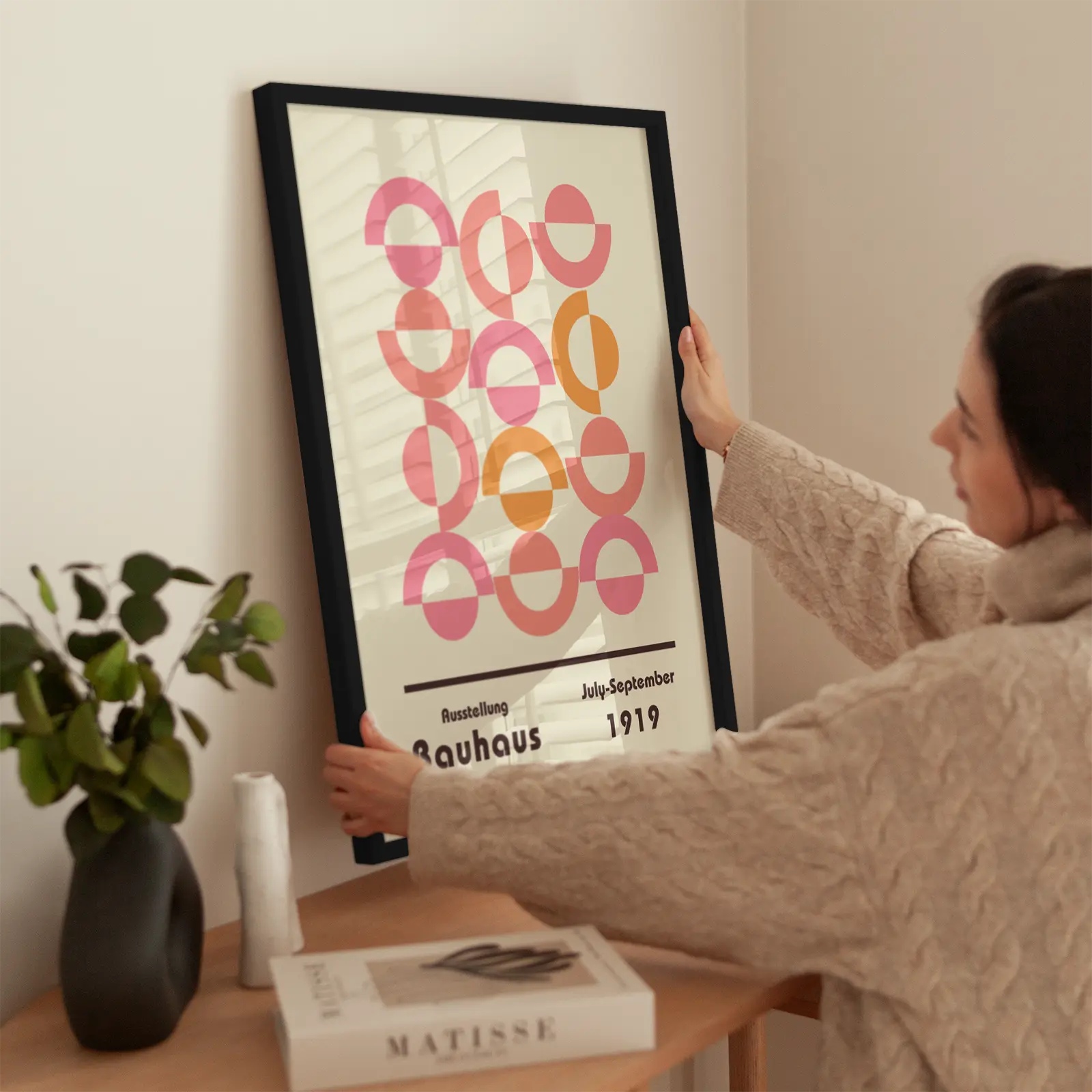 Blush — Bauhaus 1919 wird aufgehängt