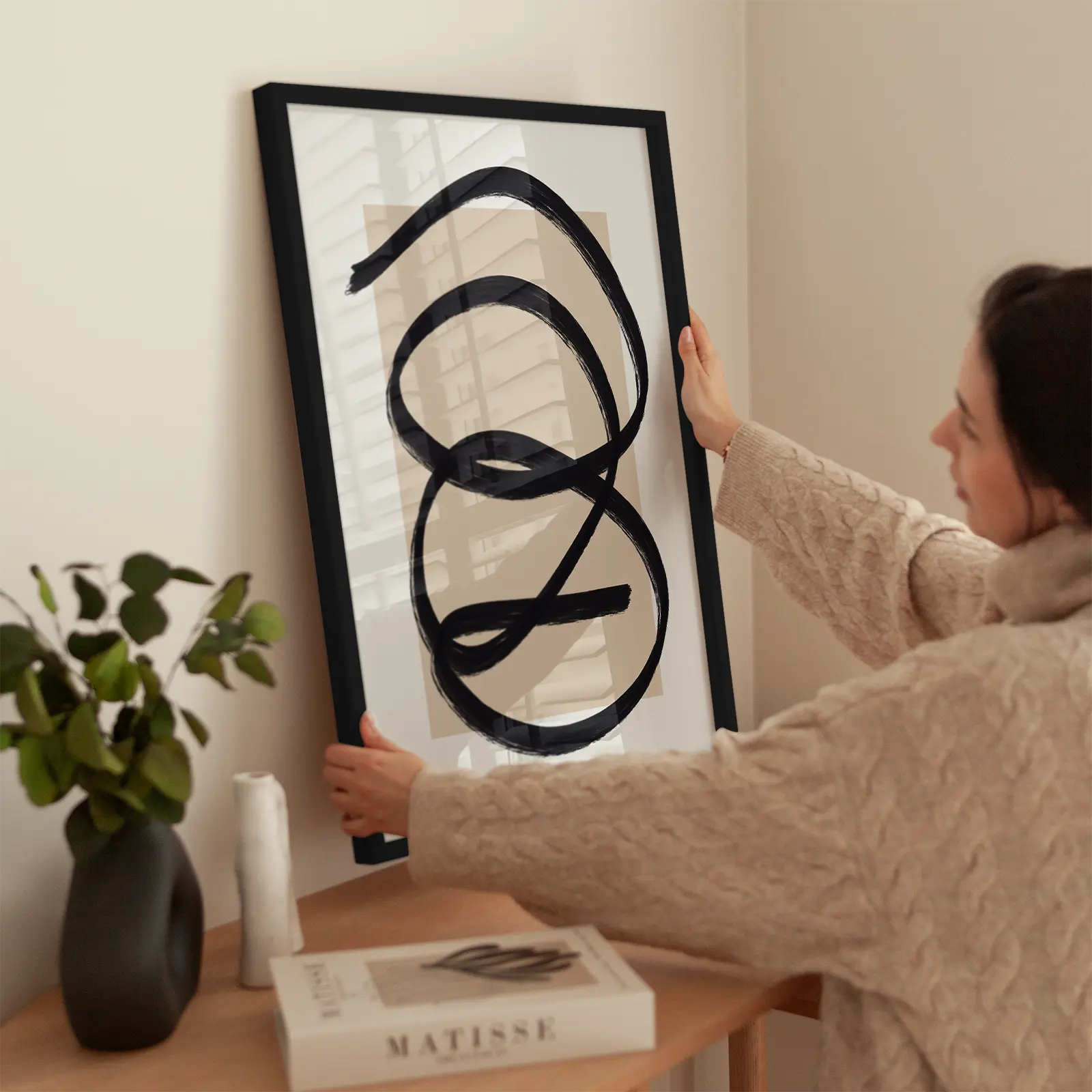 Bold Abstract Lines wird aufgehängt
