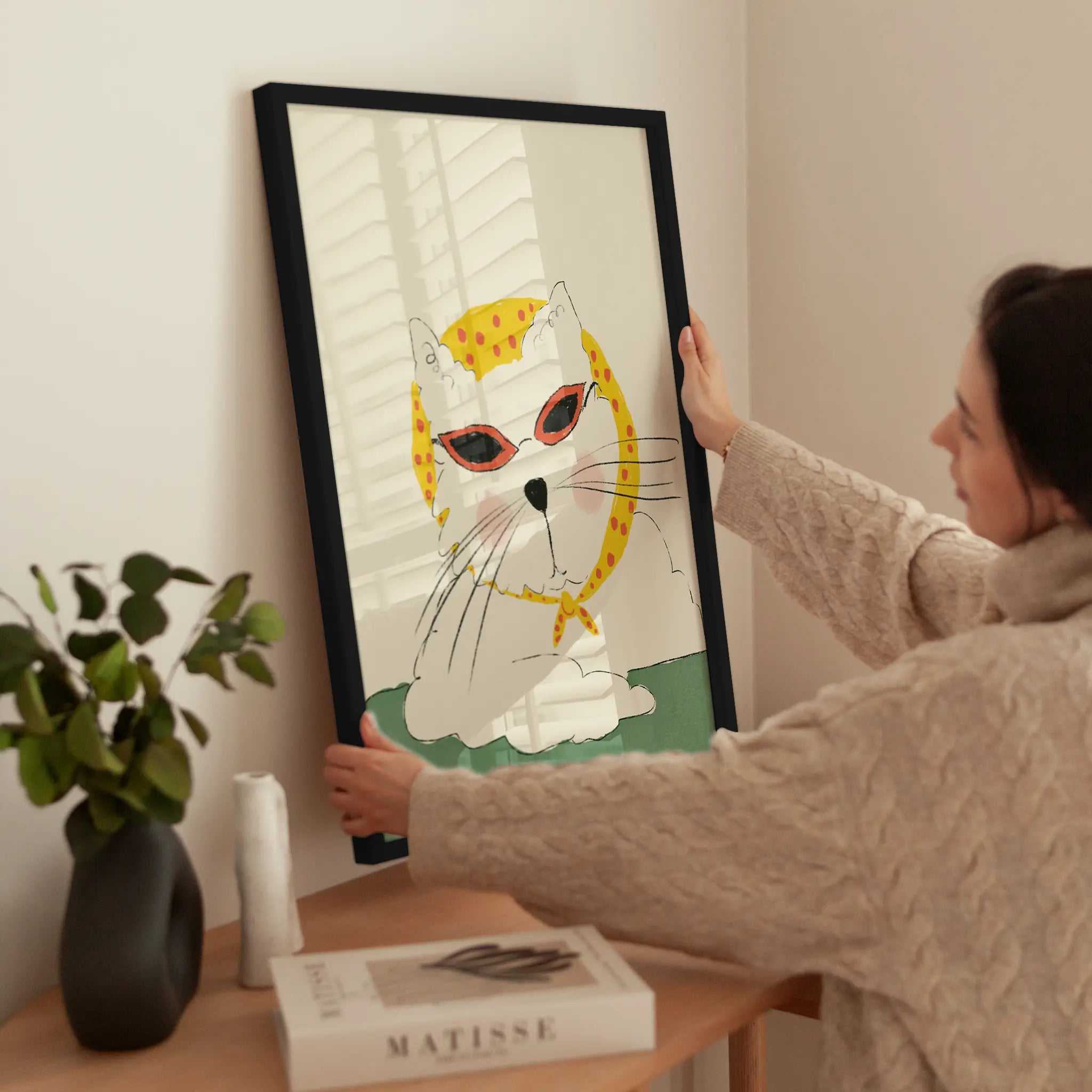 Cat in Sunglasses wird aufgehängt