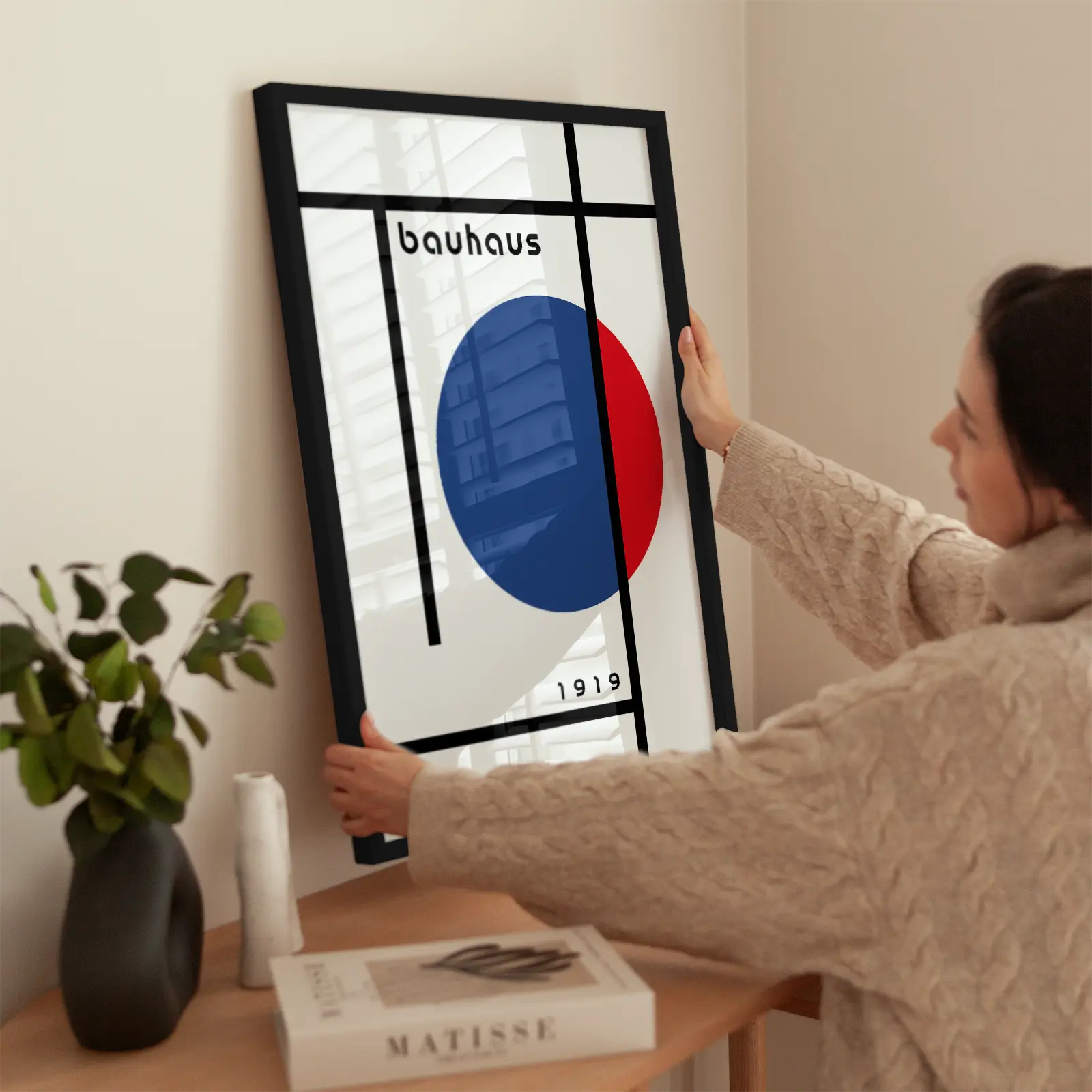 Contrast Blue — Bauhaus 1919 wird aufgehängt