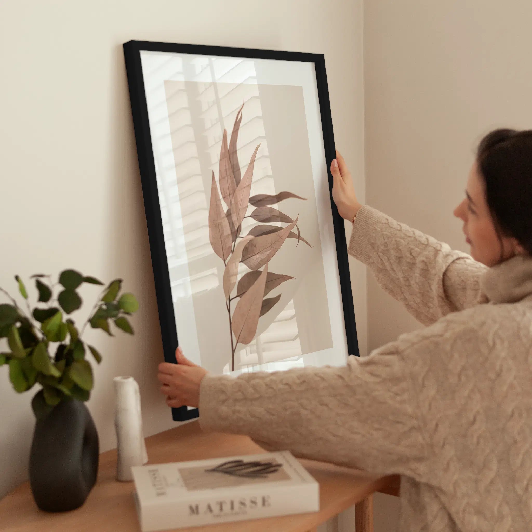 Dried Eucalyptus wird aufgehängt