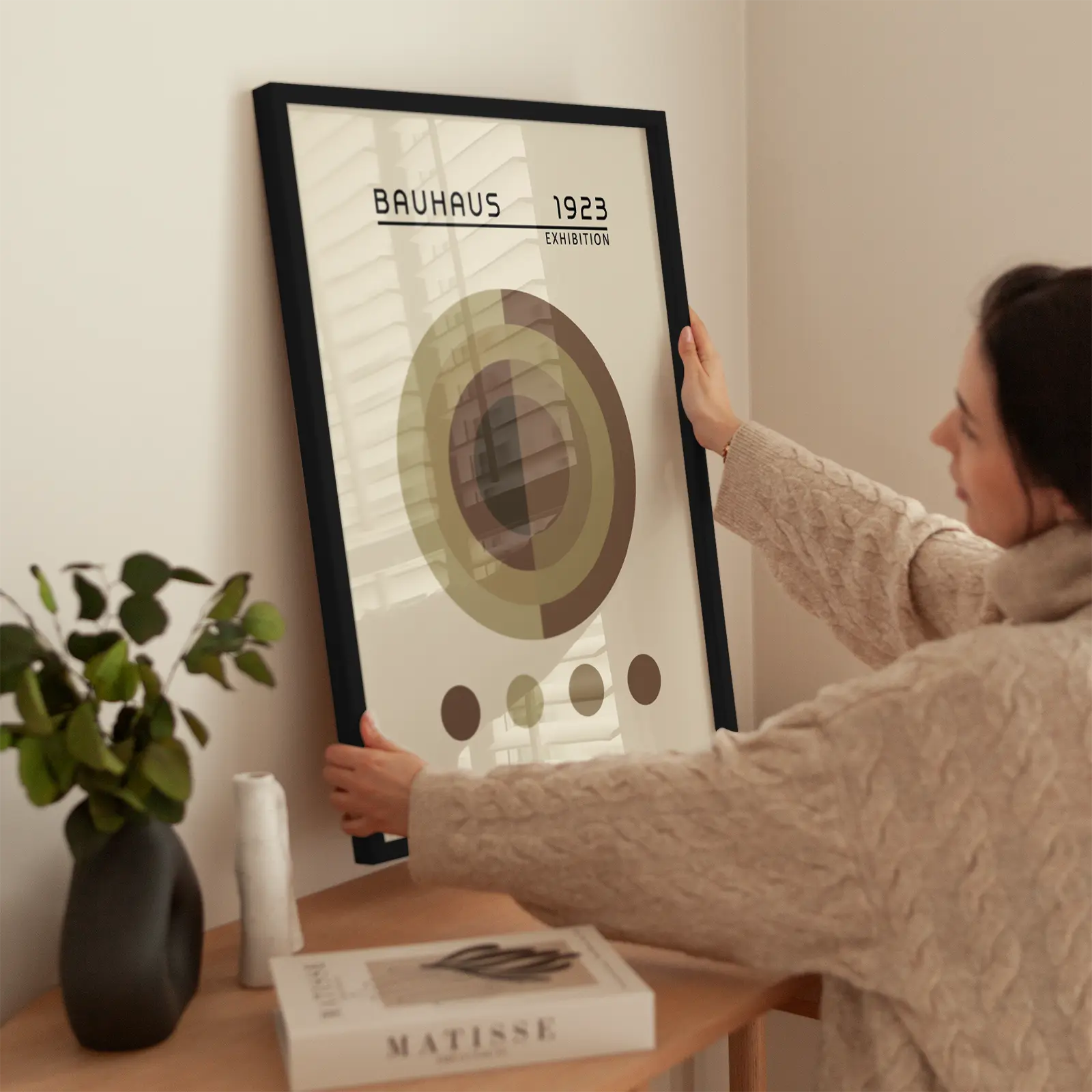 Earth Tones — Bauhaus 1923 wird aufgehängt