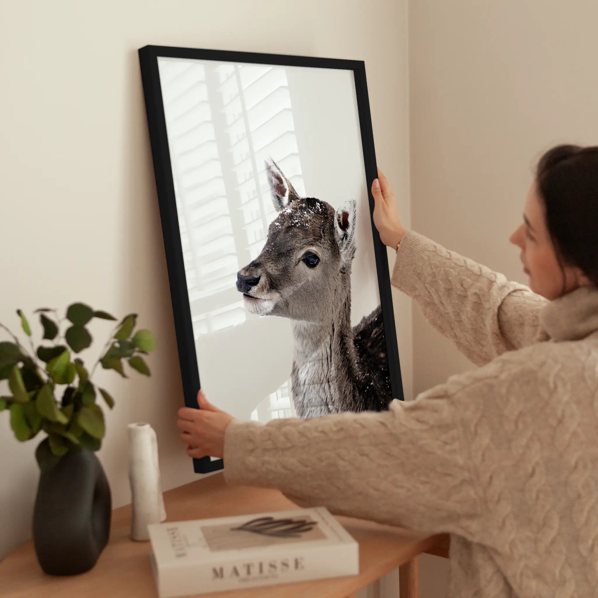 Fawn in Snow wird aufgehängt