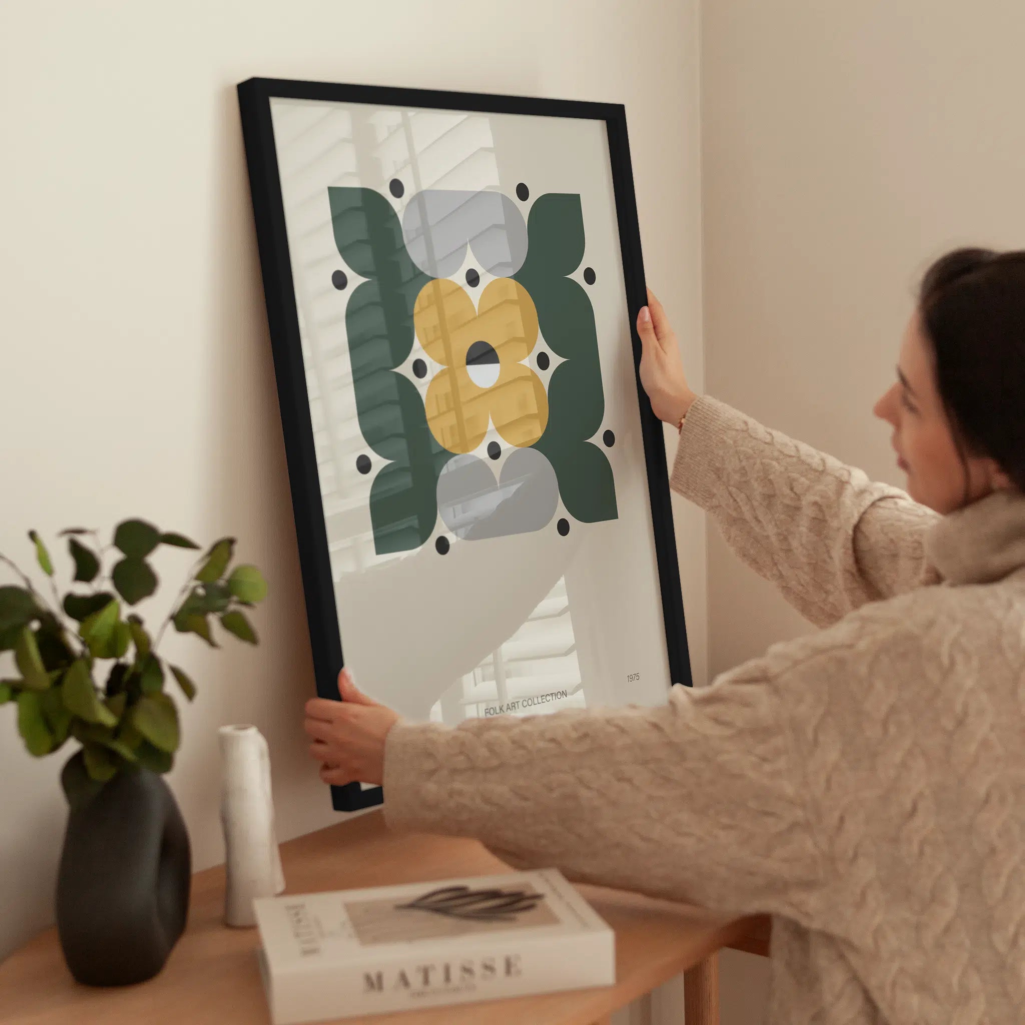 Folk Art Collection No1 wird aufgehängt