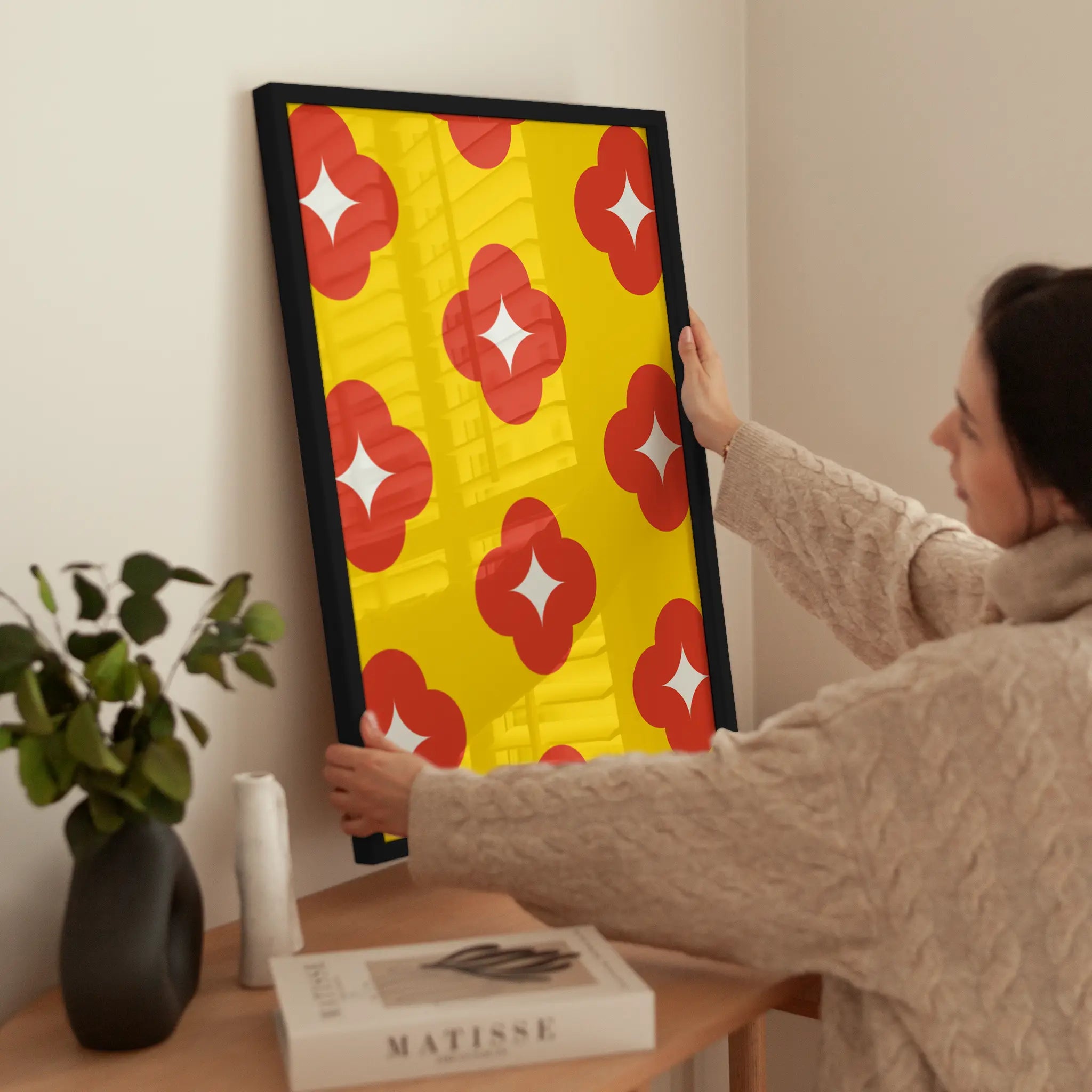 Geometric Yellow wird aufgehängt