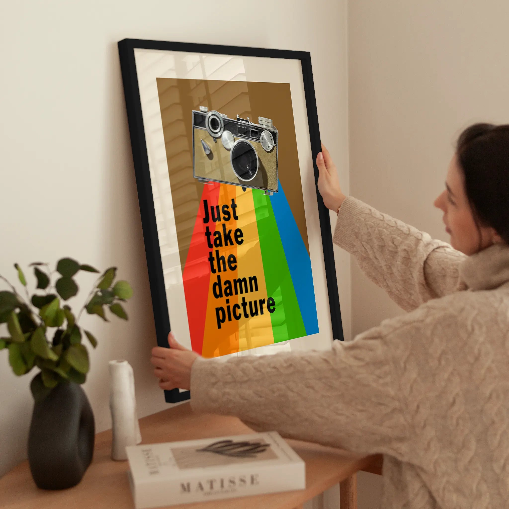 Just Take the Damn Picture wird aufgehängt