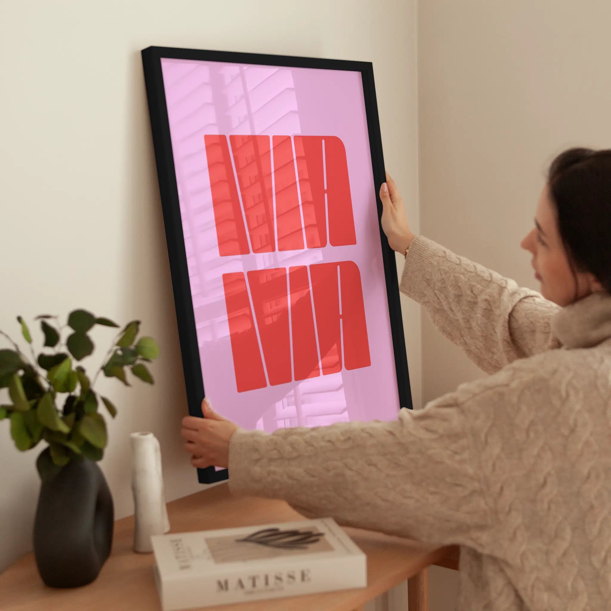 Mama Minimal wird aufgehängt