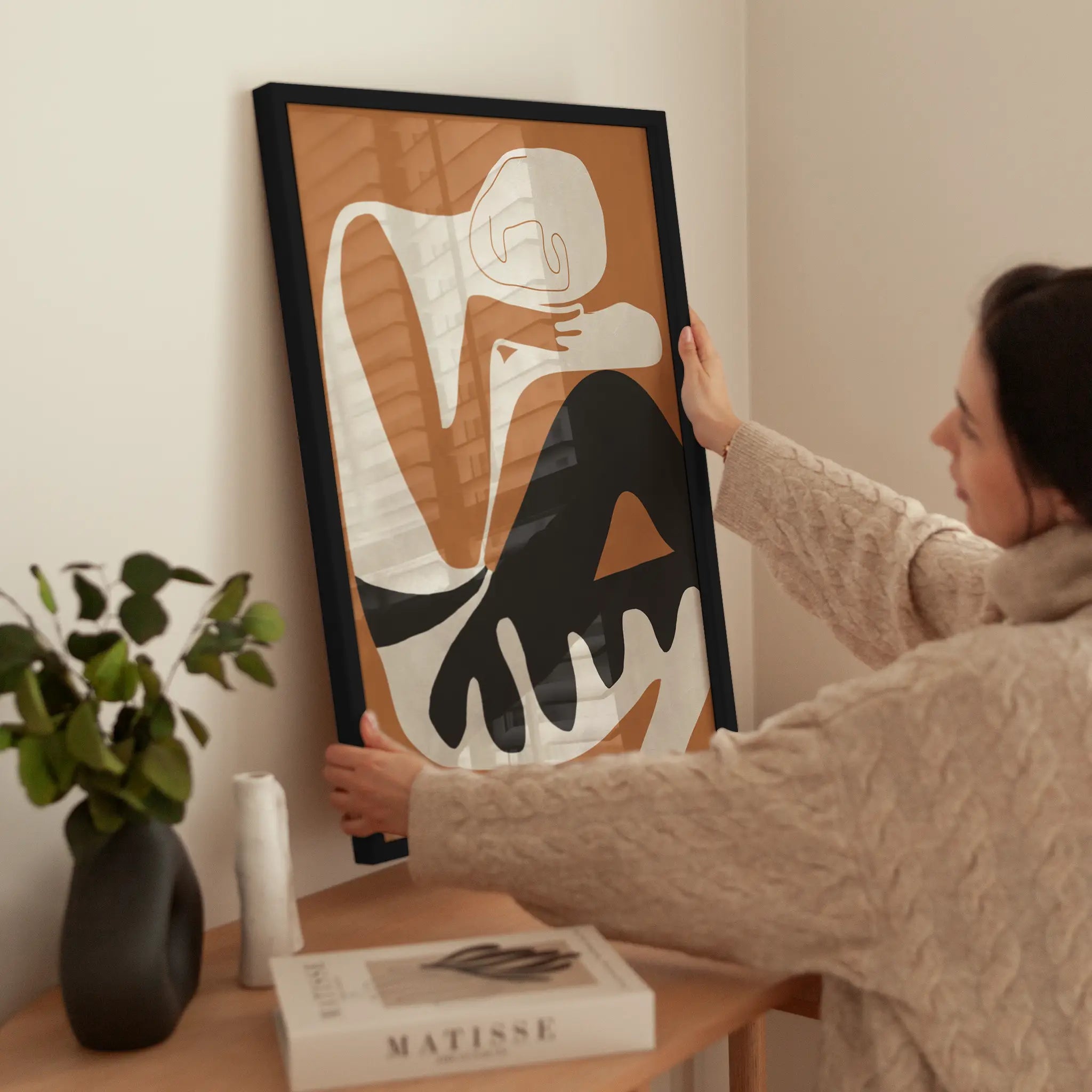 Modern Figure wird aufgehängt