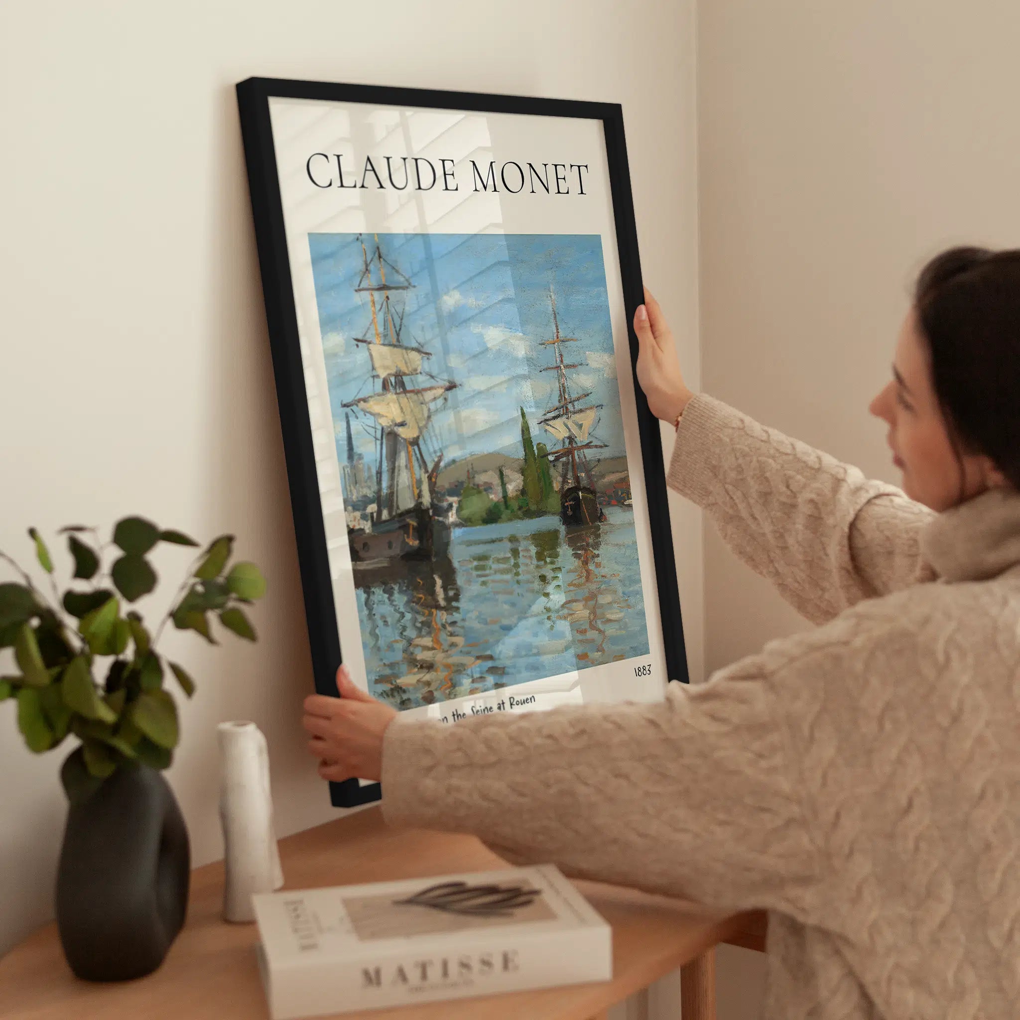 Monet — Ships Riding on the Seine at Rouen wird aufgehängt