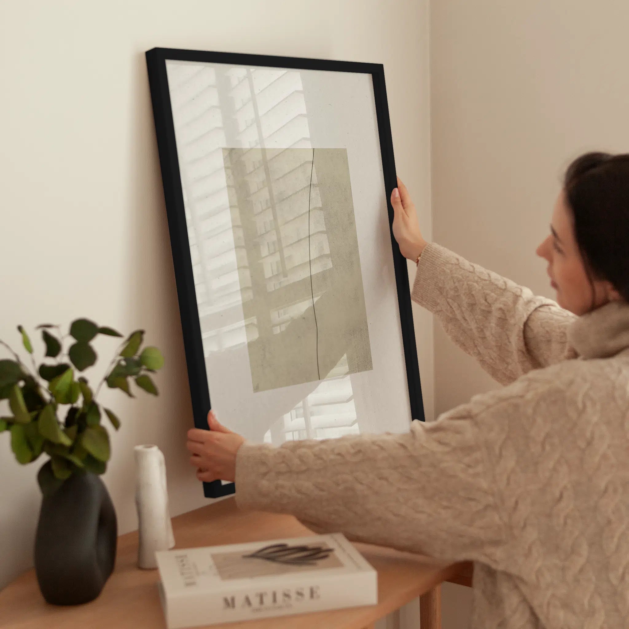 Monochrome Arch wird aufgehängt