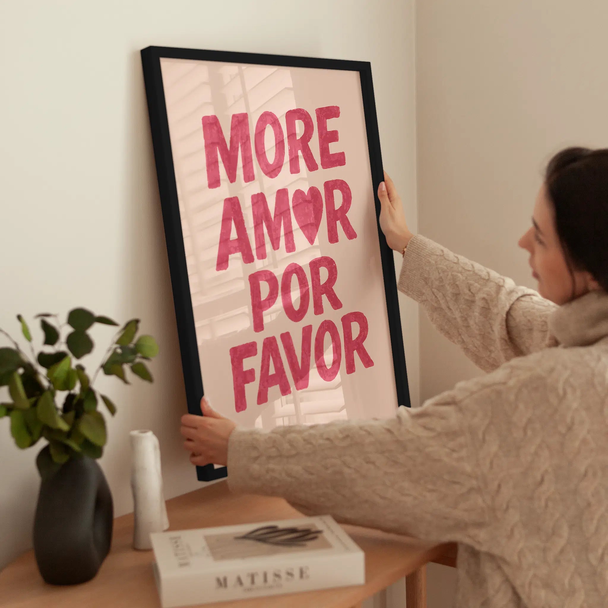 More Amor Por Favor wird aufgehängt