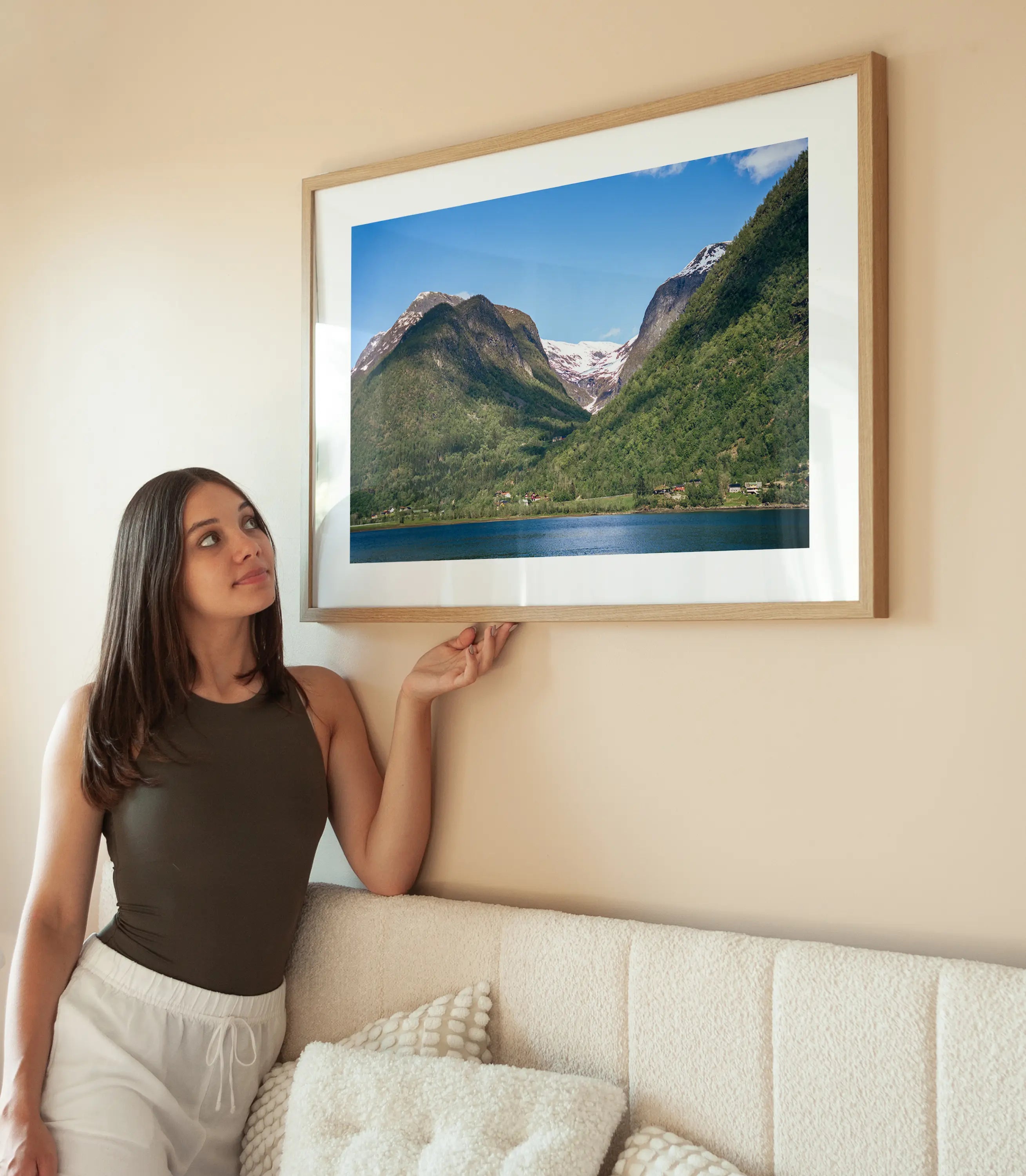 Norwegian Landscape wird aufgehängt