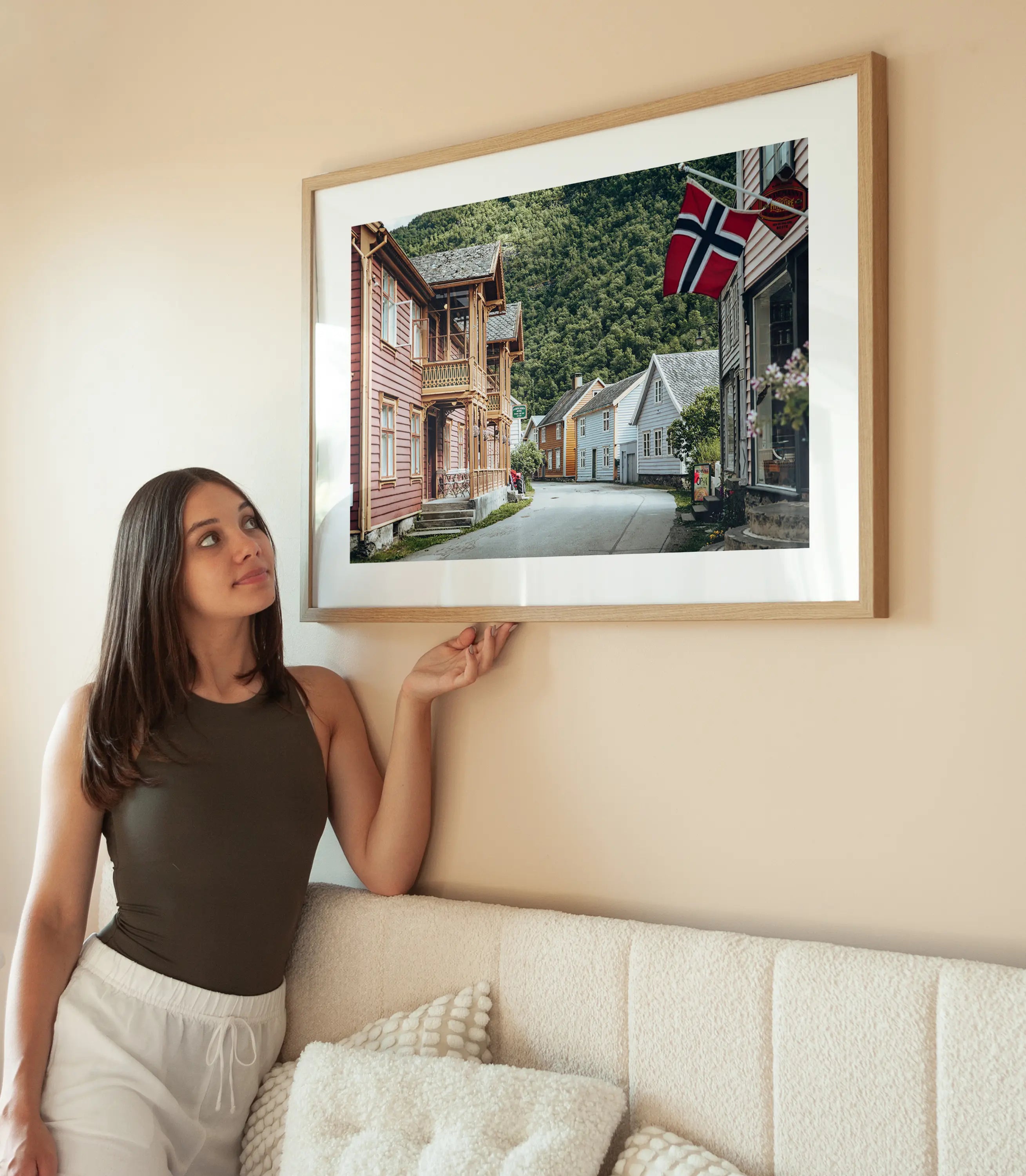 Norwegian Village wird aufgehängt