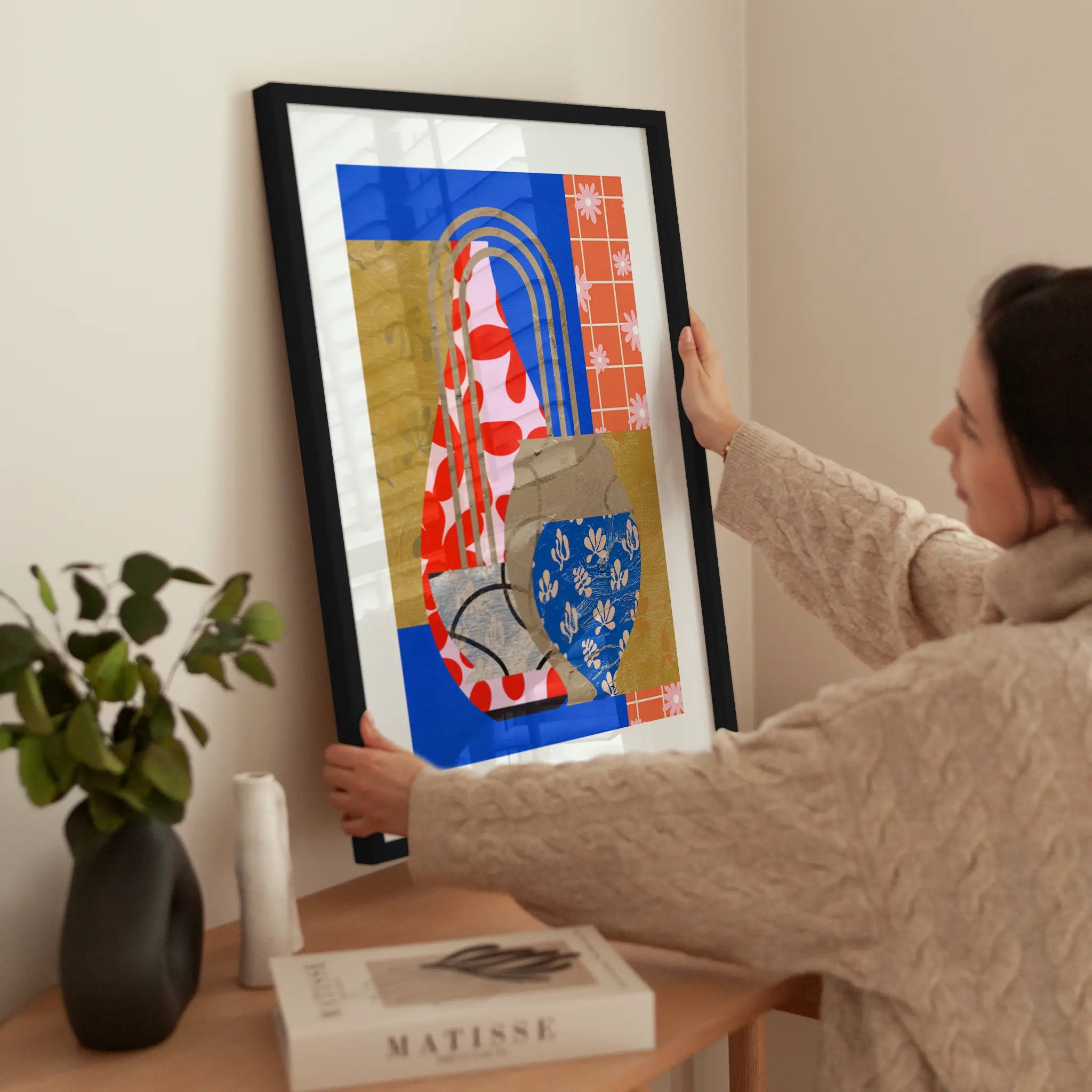 Patterned Vases wird aufgehängt