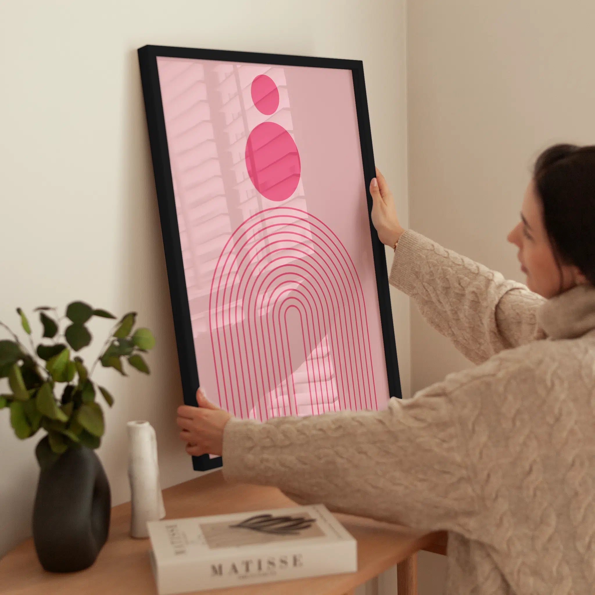 Pink Graphic Abstrakt No1 wird aufgehängt