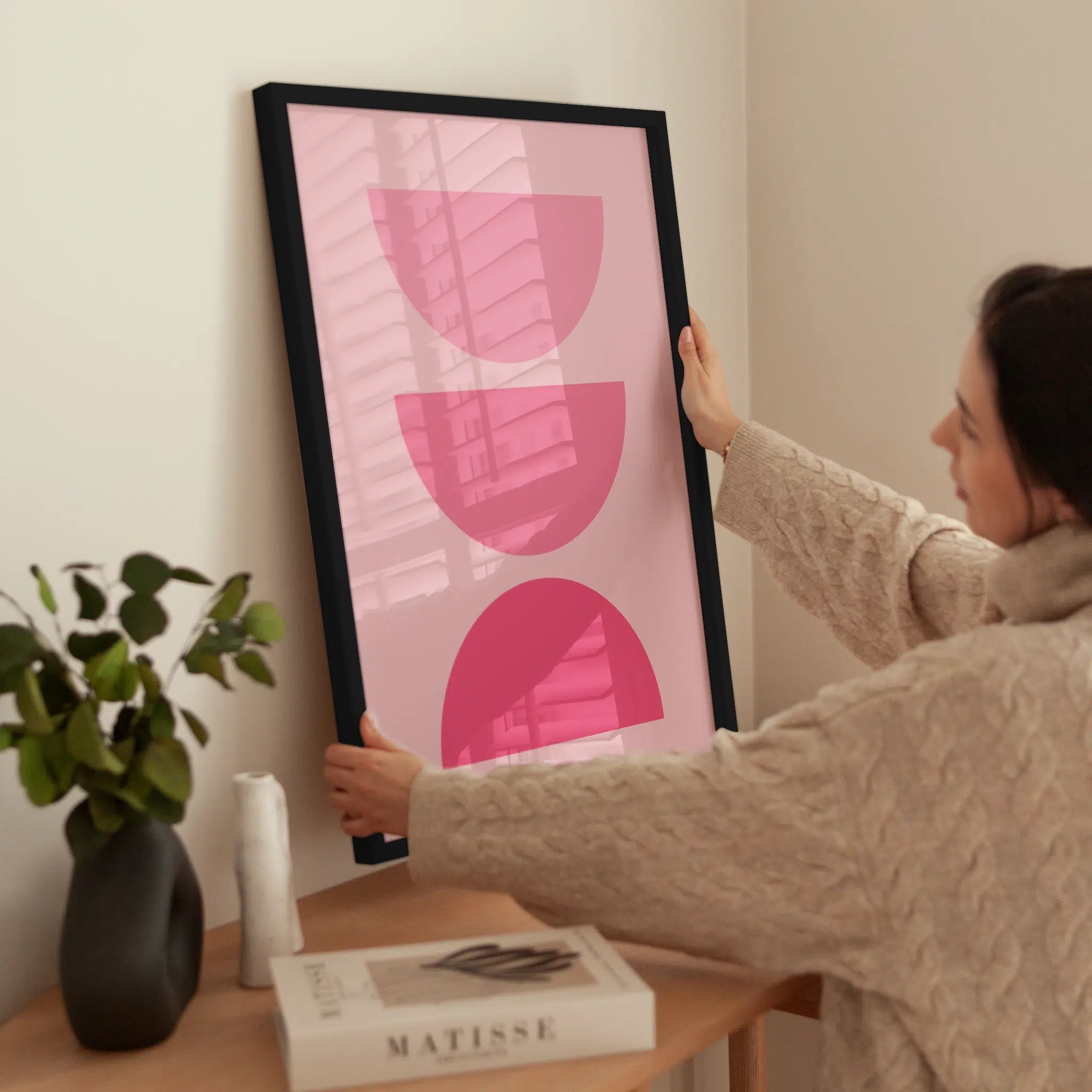 Pink Graphic Abstrakt No3 wird aufgehängt