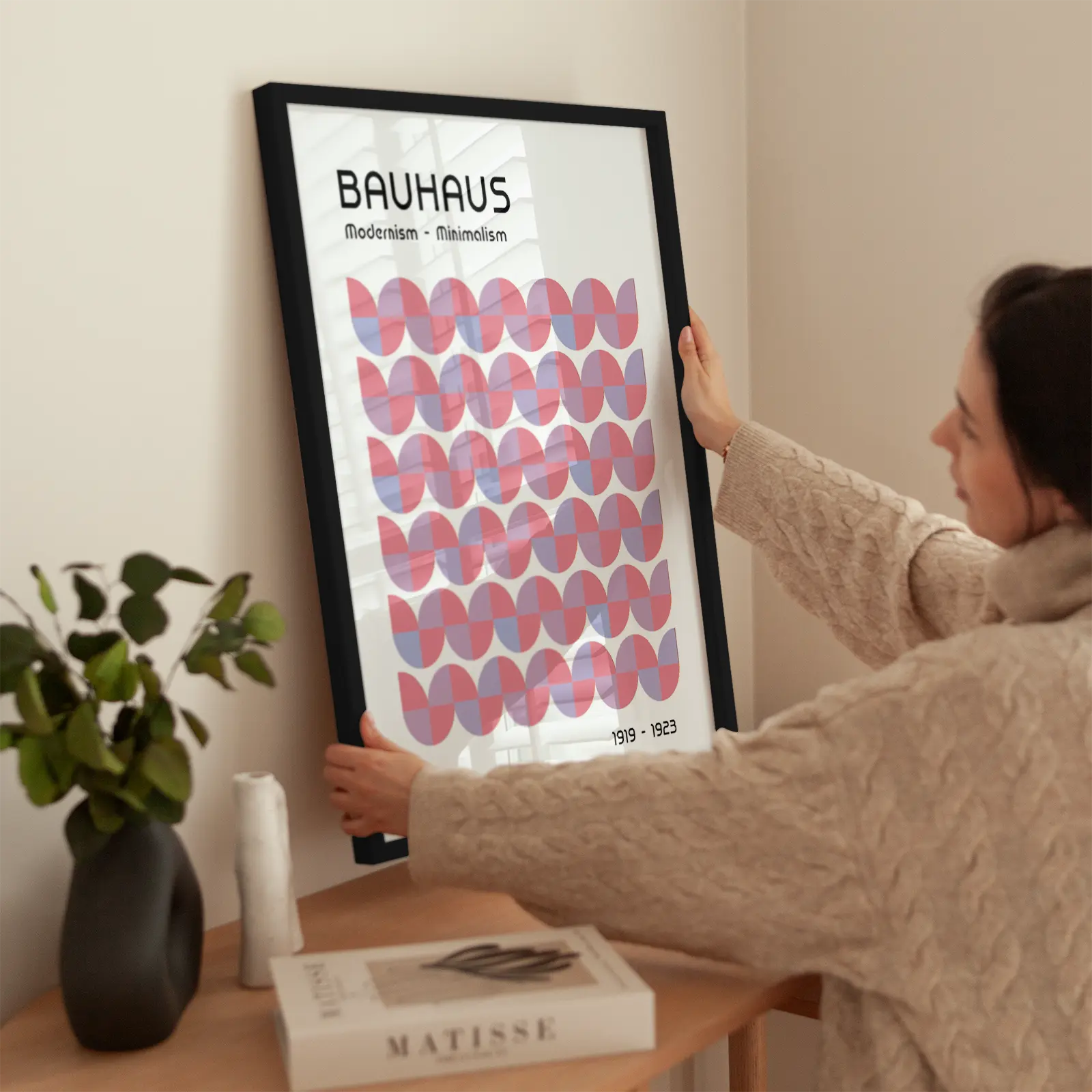 Pink Waves — Bauhaus 1923 wird aufgehängt