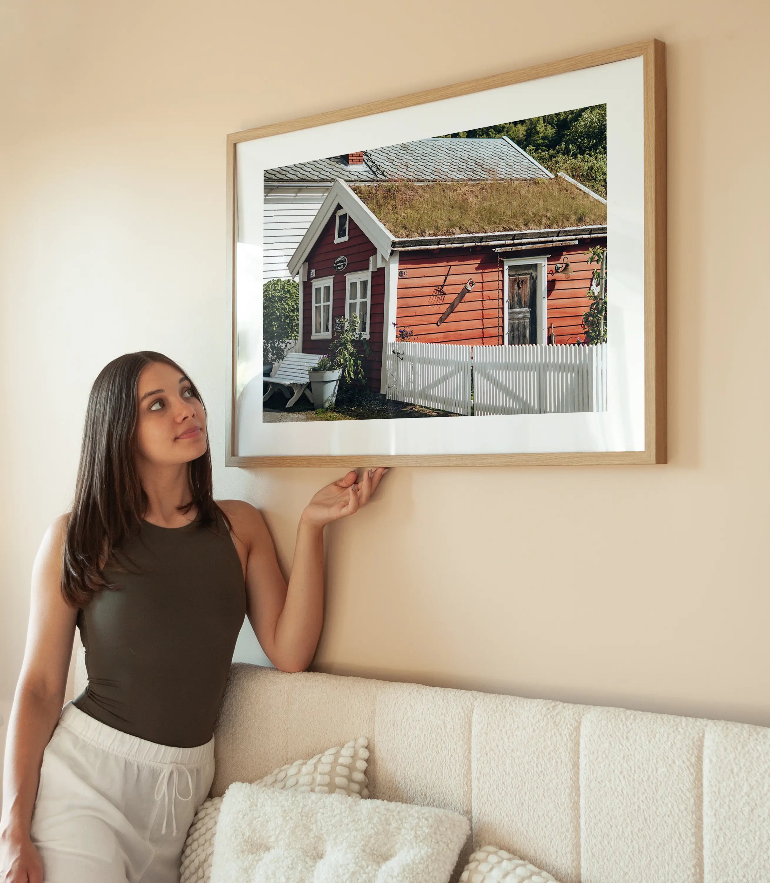 Red House Green Roof wird aufgehängt