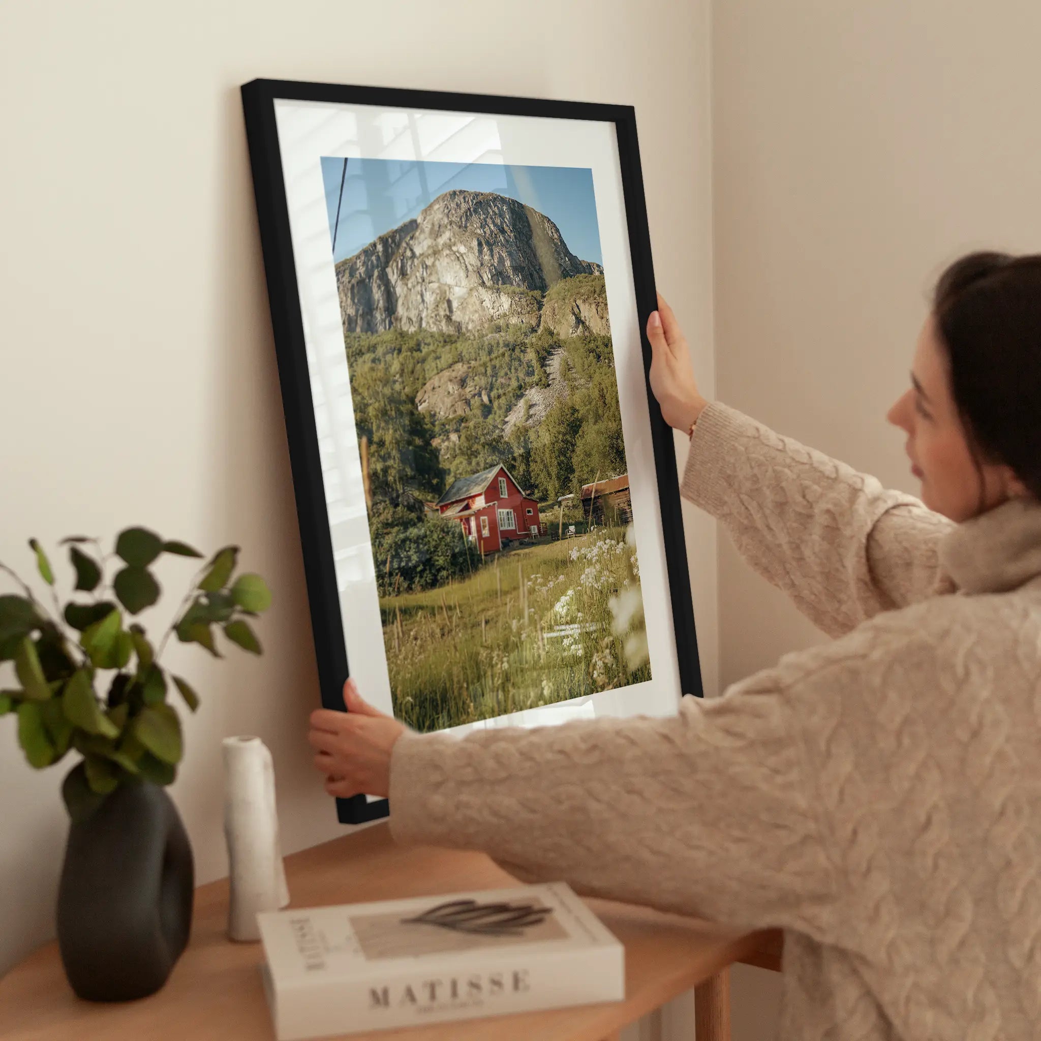 Red House in Nature wird aufgehängt