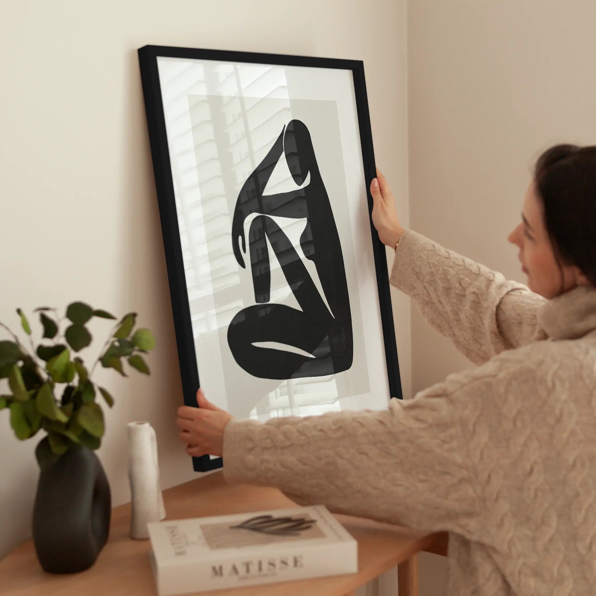 Silhouette Nude No4 wird aufgehängt