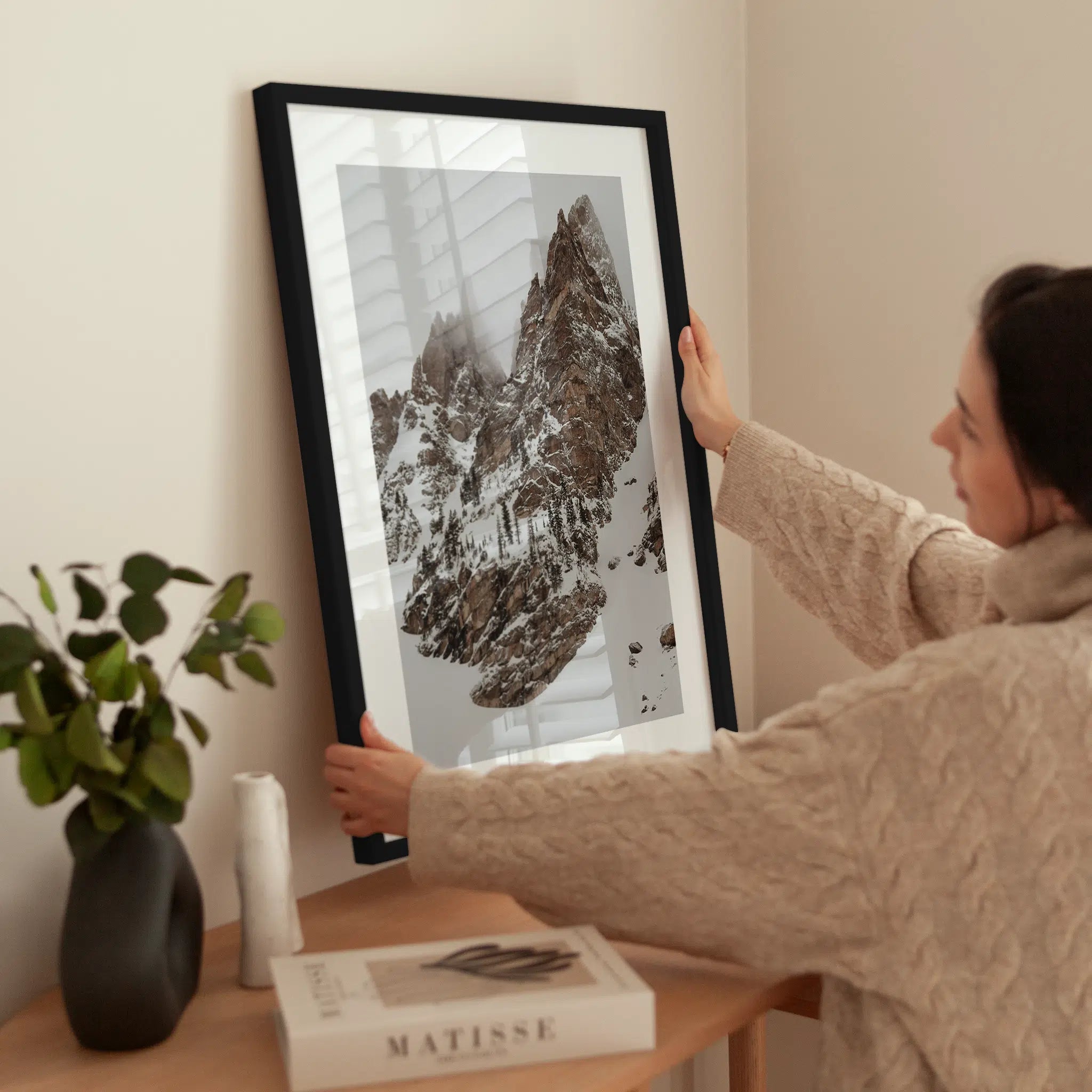 Snowy Mountain Landscape wird aufgehängt