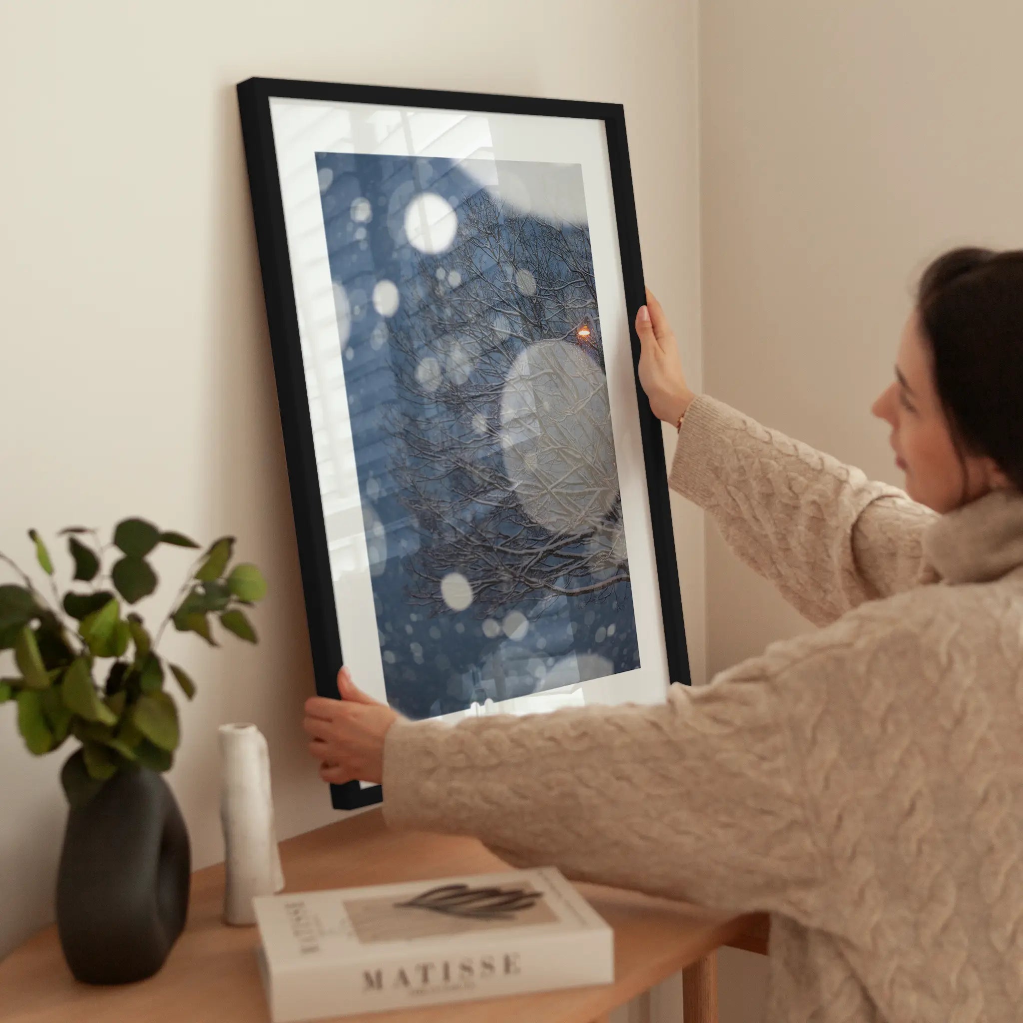 Snowy Tree wird aufgehängt