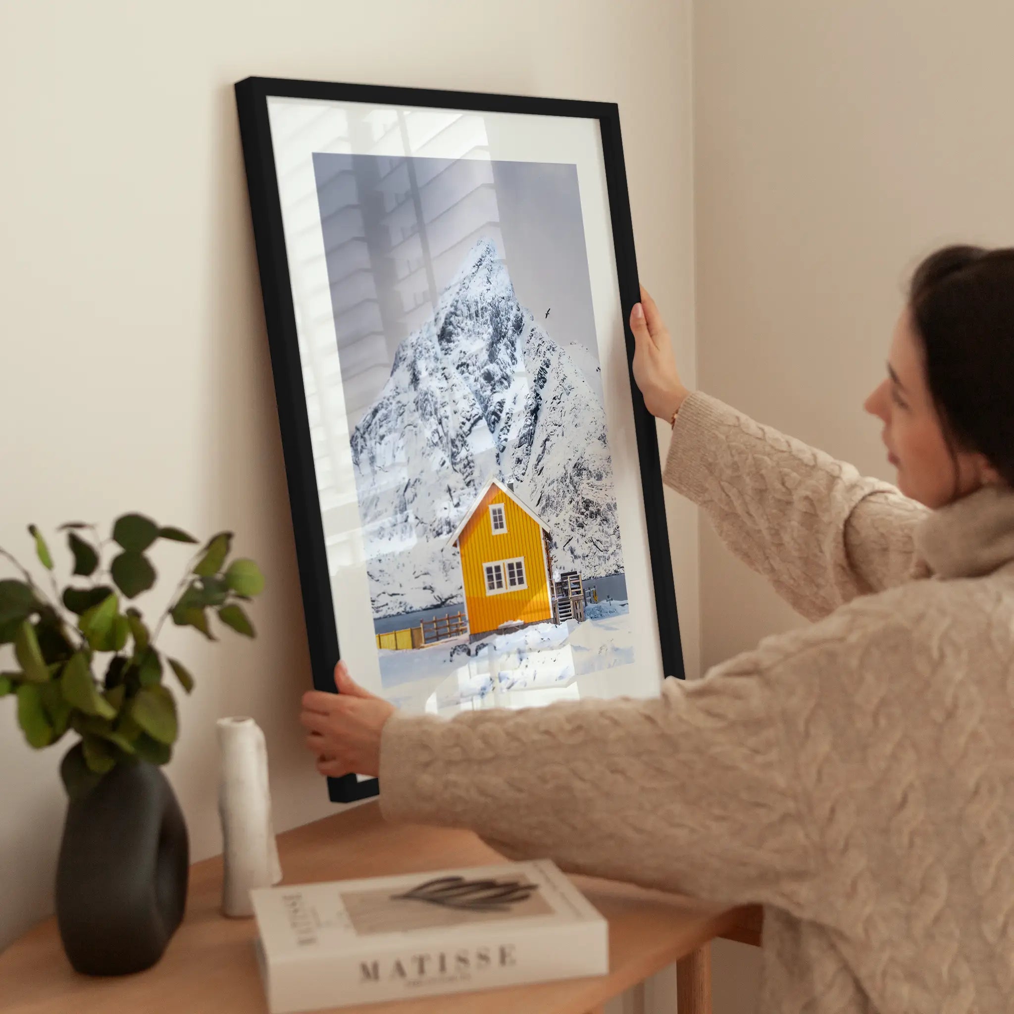 The House with the Mountain wird aufgehängt