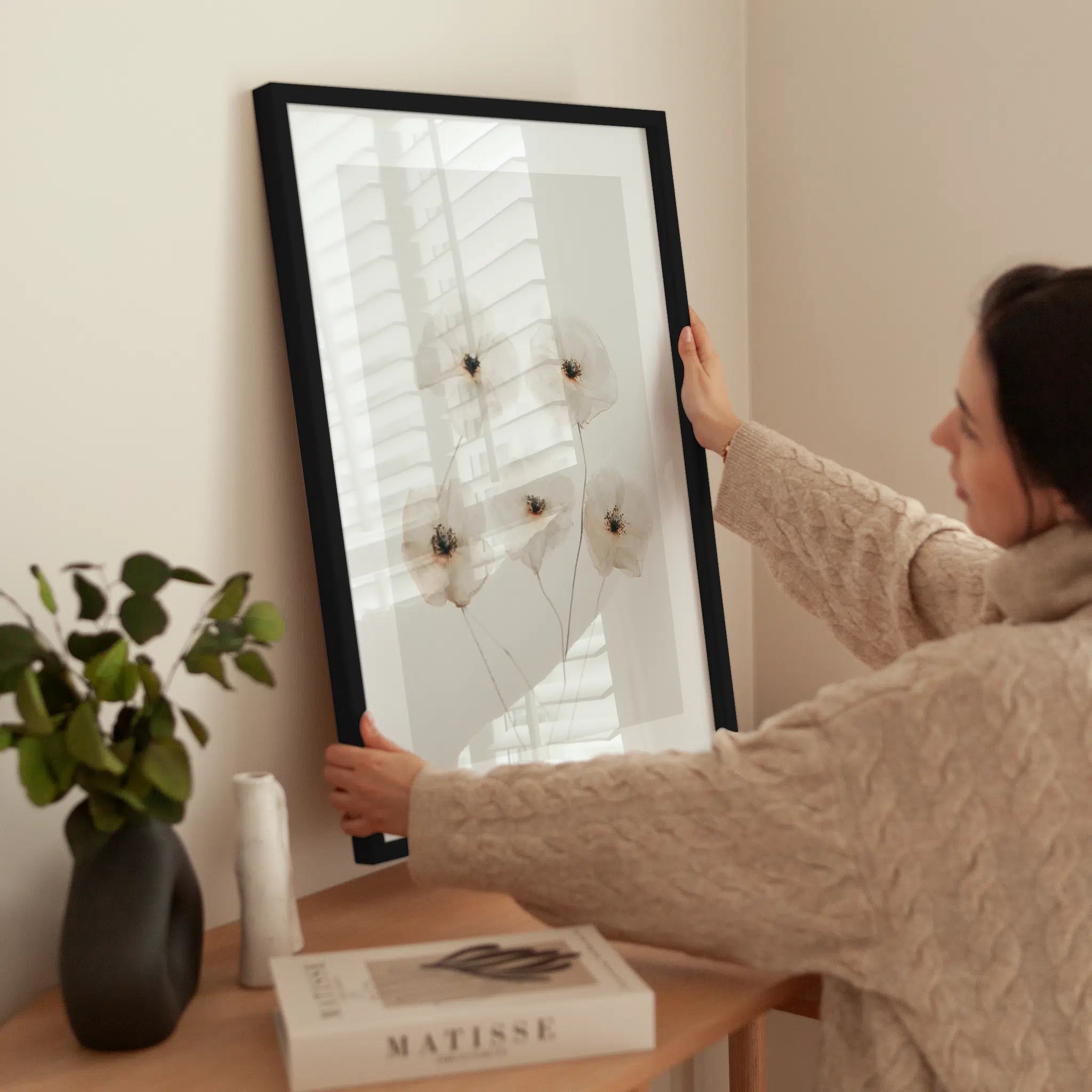 White Poppy Bouquet wird aufgehängt