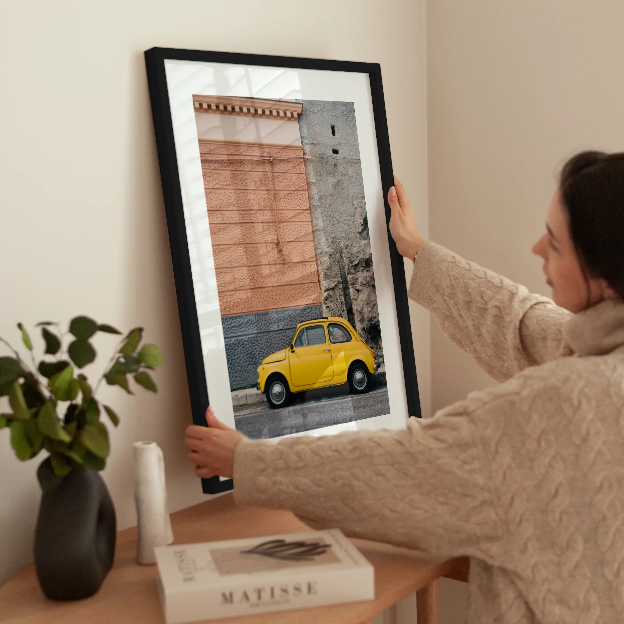Yellow Car wird aufgehängt