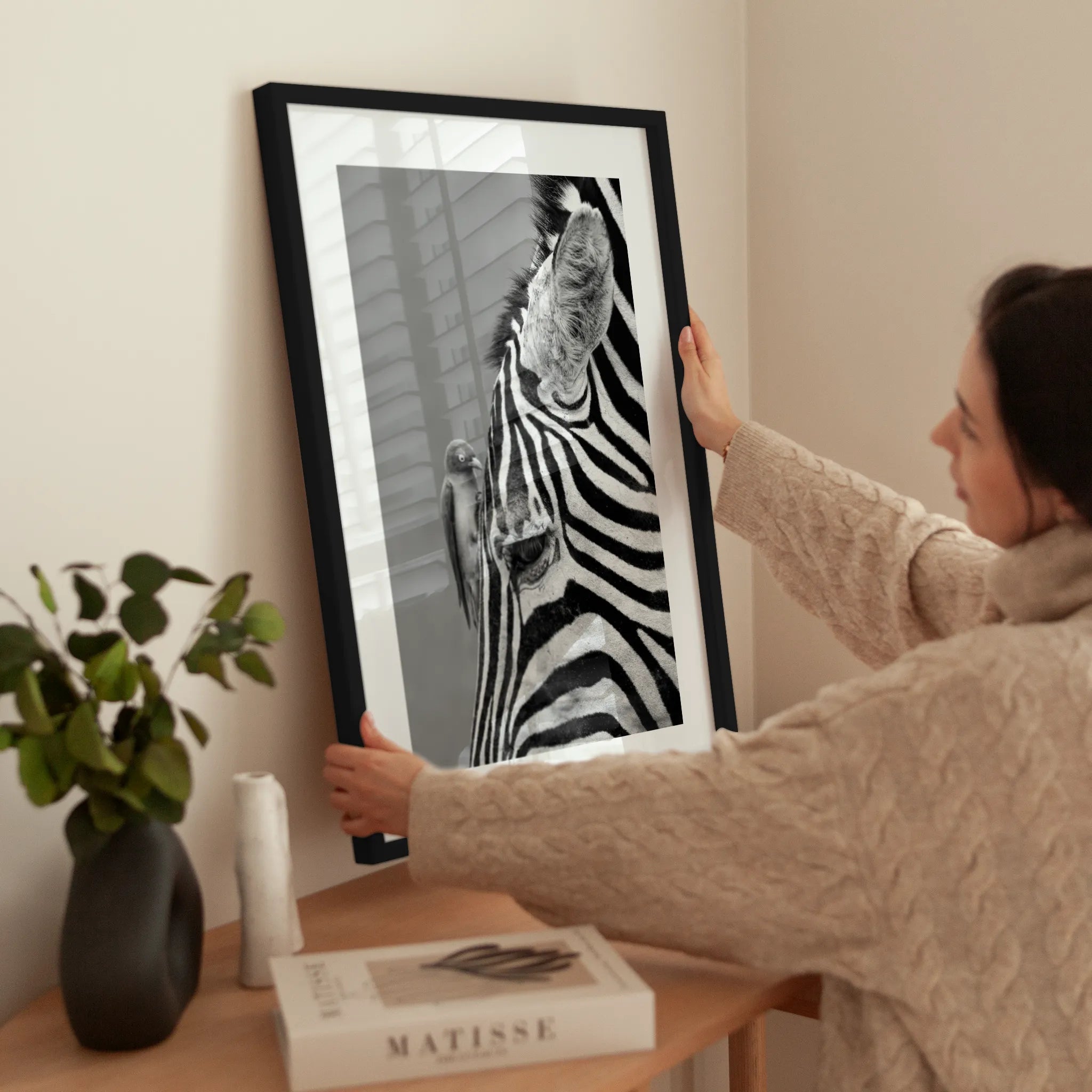 Zebra and Bird wird aufgehängt