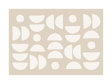 Grafische Formen in Beige und Weiß mit Halbkreisen und Kreisen auf beigem Hintergrund.