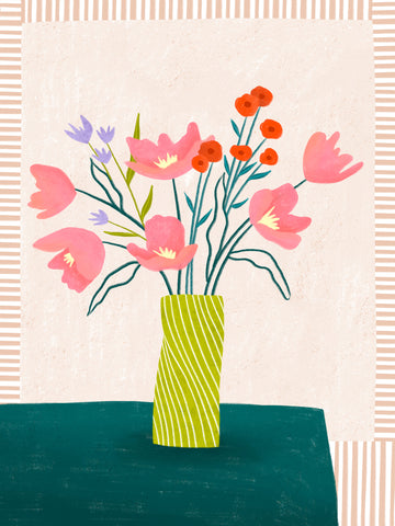 Illustration eines Blumenstraußes mit rosa und orangefarbenen Blumen in einer grün gestreiften Vase vor einem beigen Hintergrund.