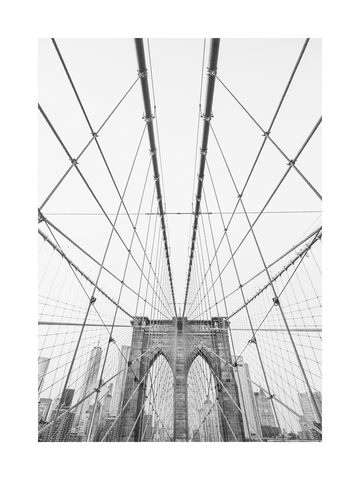 Schwarzweiß-Fotografie der Brooklyn Bridge mit Blick auf die Brücke und die Skyline.