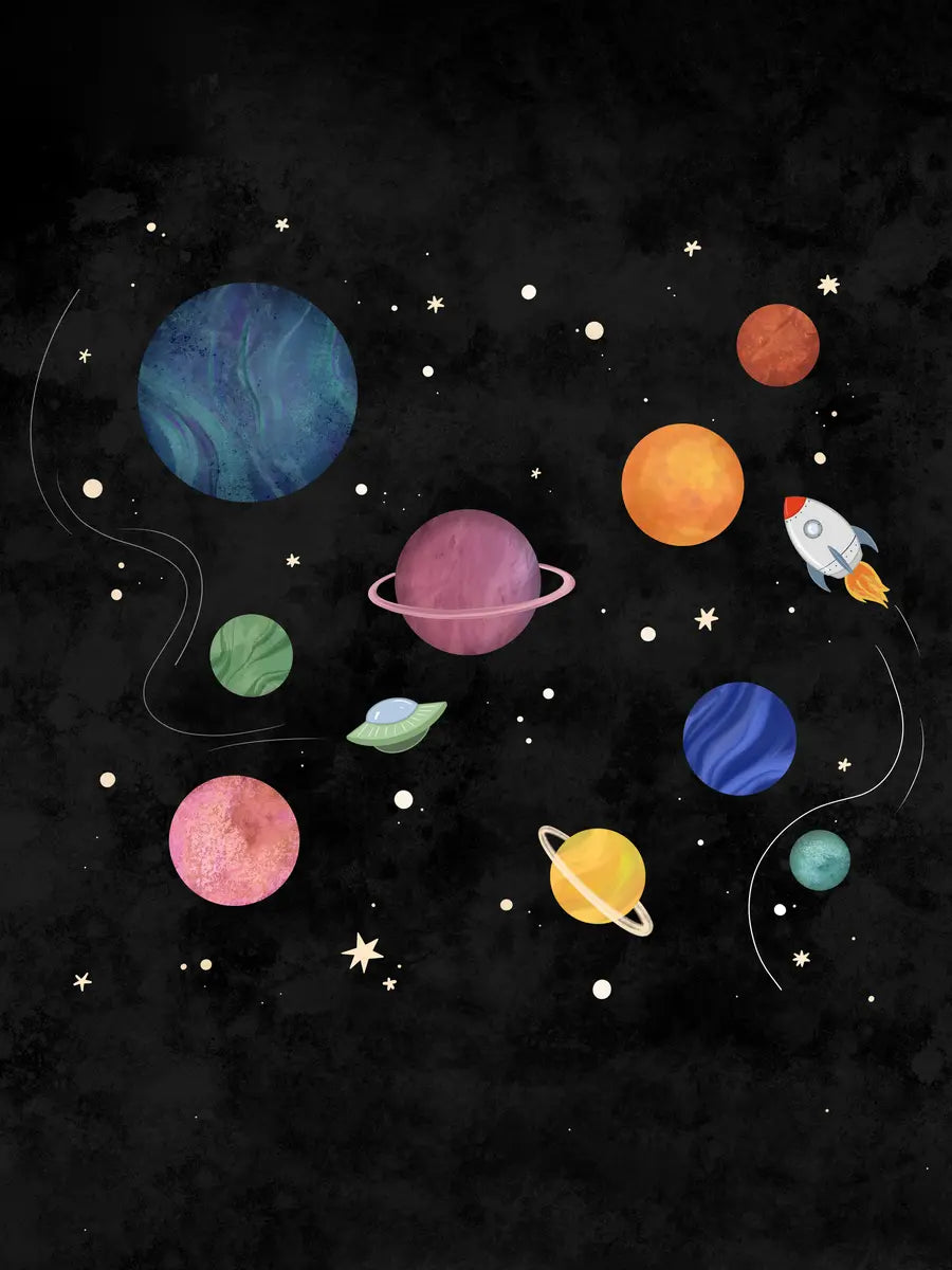Illustration von bunten Planeten, Sternen und einer Rakete auf schwarzem Hintergrund.