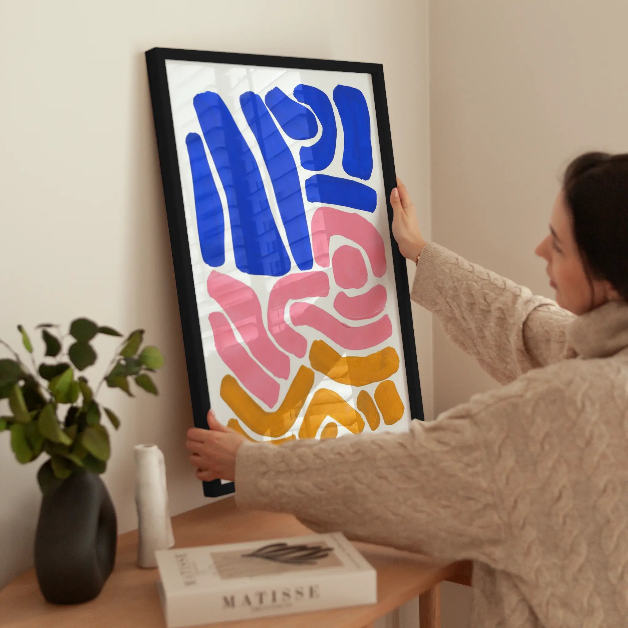 Abstract Colorful Strokes wird aufgehängt